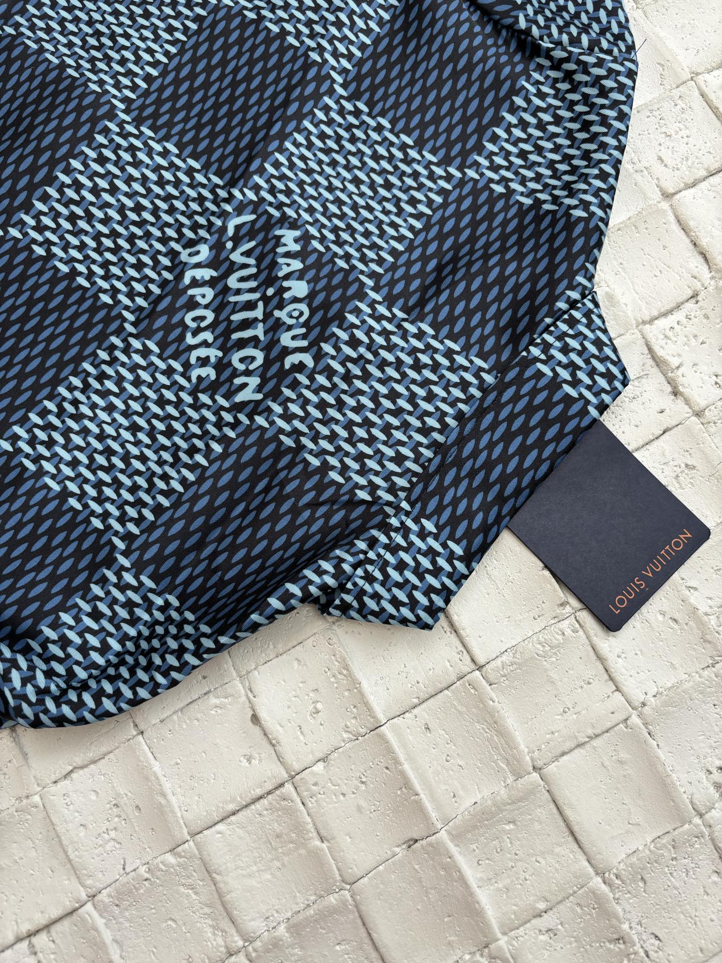 LOUIS VUITTON Damier silk shirt（1AHVXV）