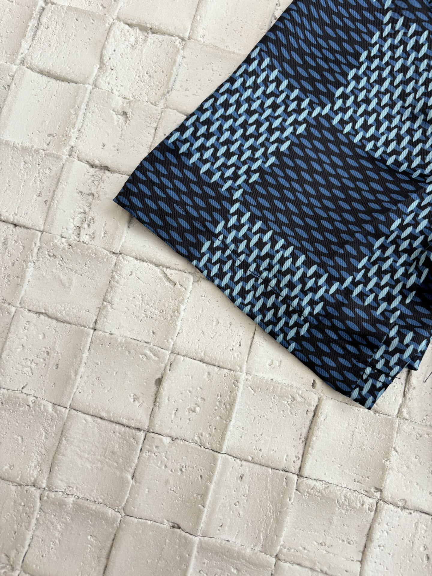 LOUIS VUITTON Damier silk shirt（1AHVXV）