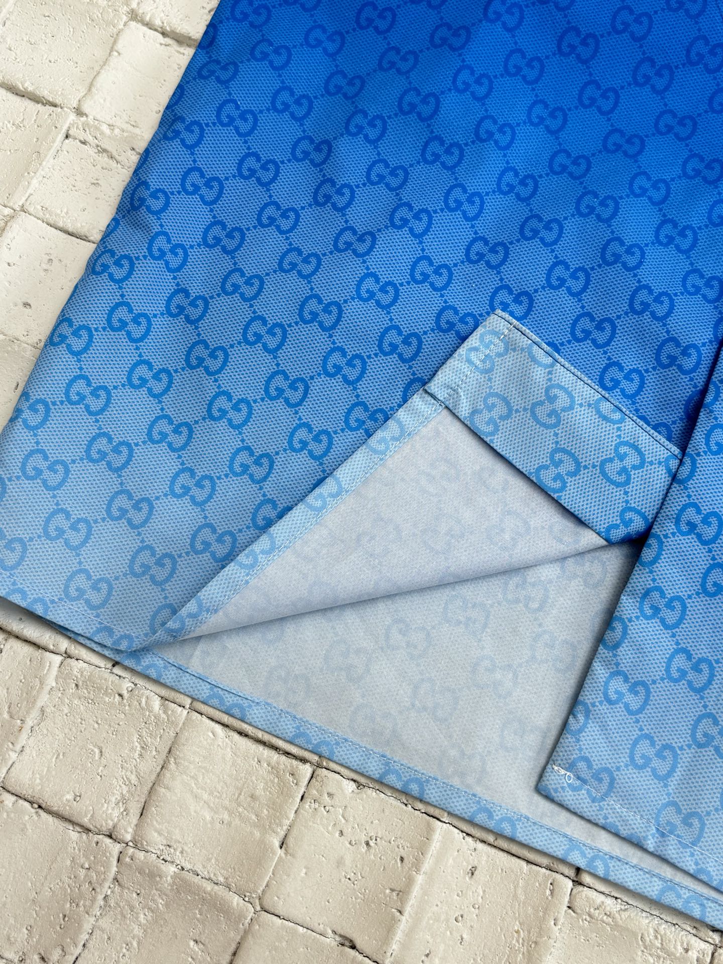 LOUIS VUITTON  Printed cotton poplin bowling shirt in gradient blue（794907-ZAS8E-4373）