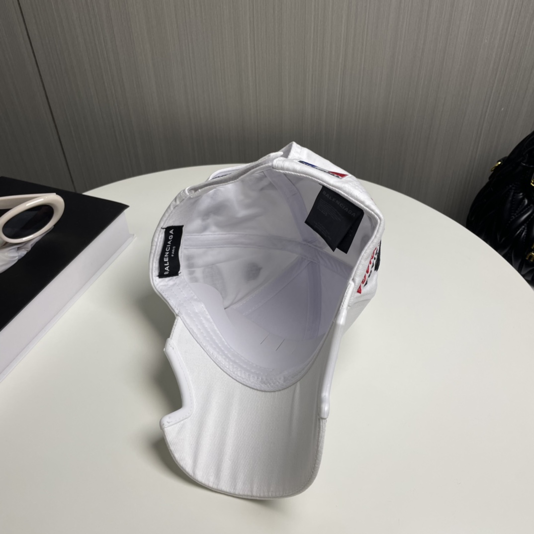 Balenciaga baseball cap（766858410B21000）