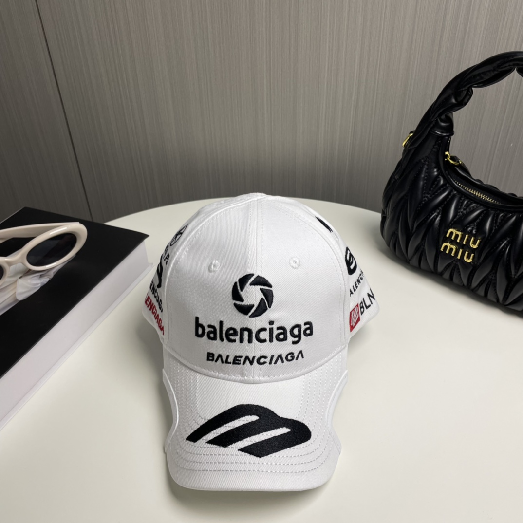 Balenciaga baseball cap（766858410B21000）