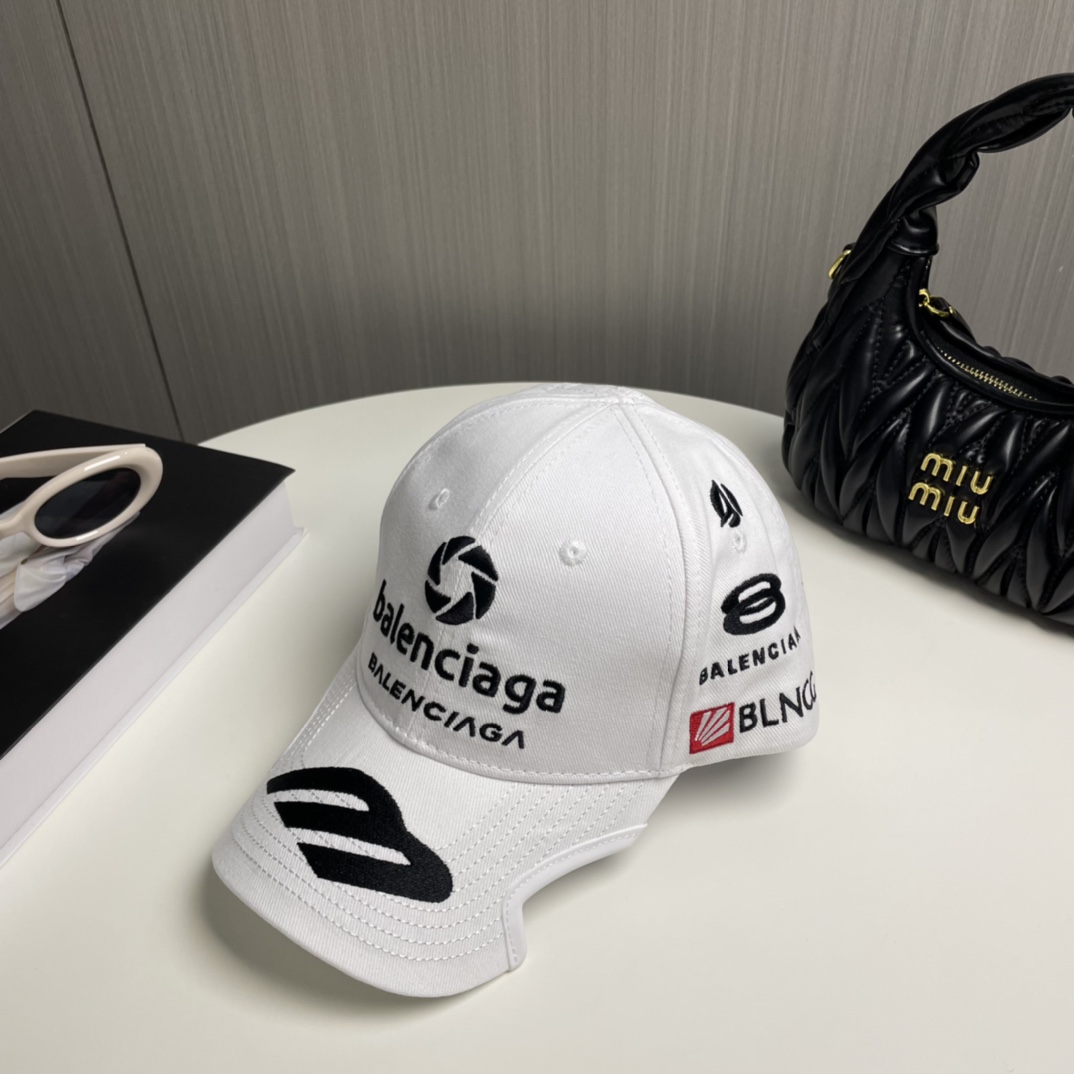 Balenciaga baseball cap（766858410B21000）