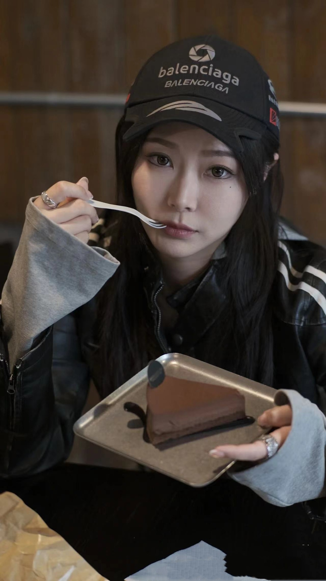 Balenciaga baseball cap（766858410B21000）