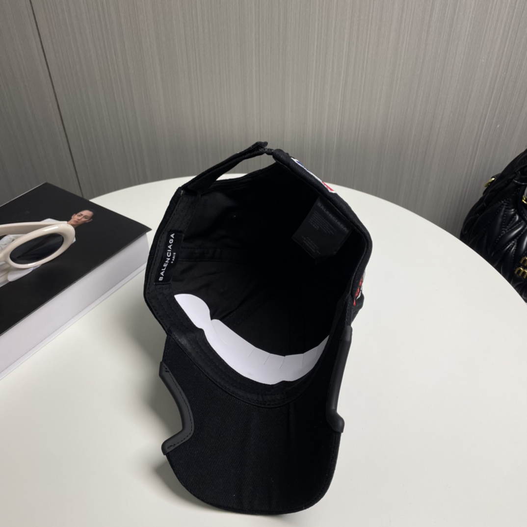 Balenciaga baseball cap（766858410B21000）