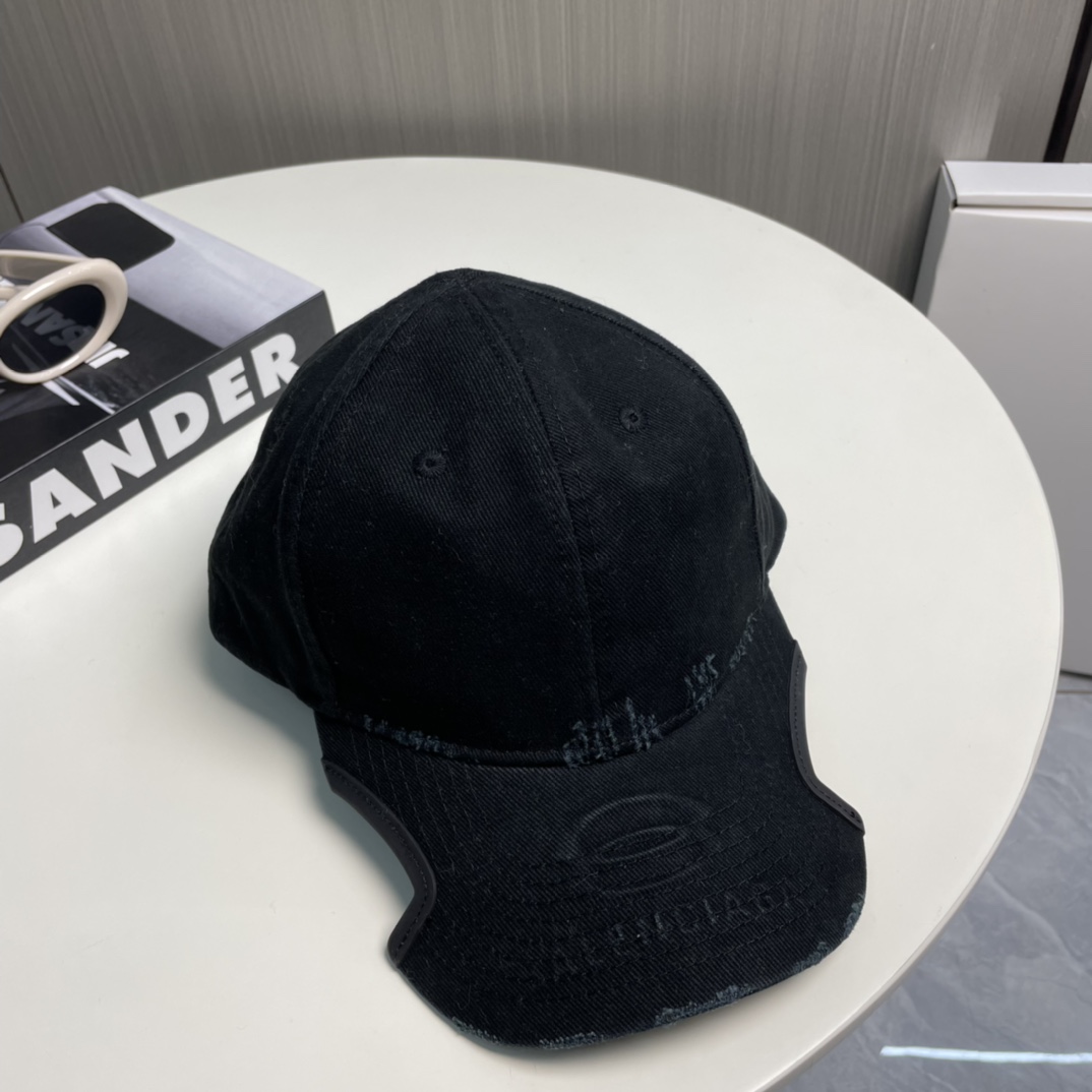 Balenciaga baseball cap（787081410B21000）