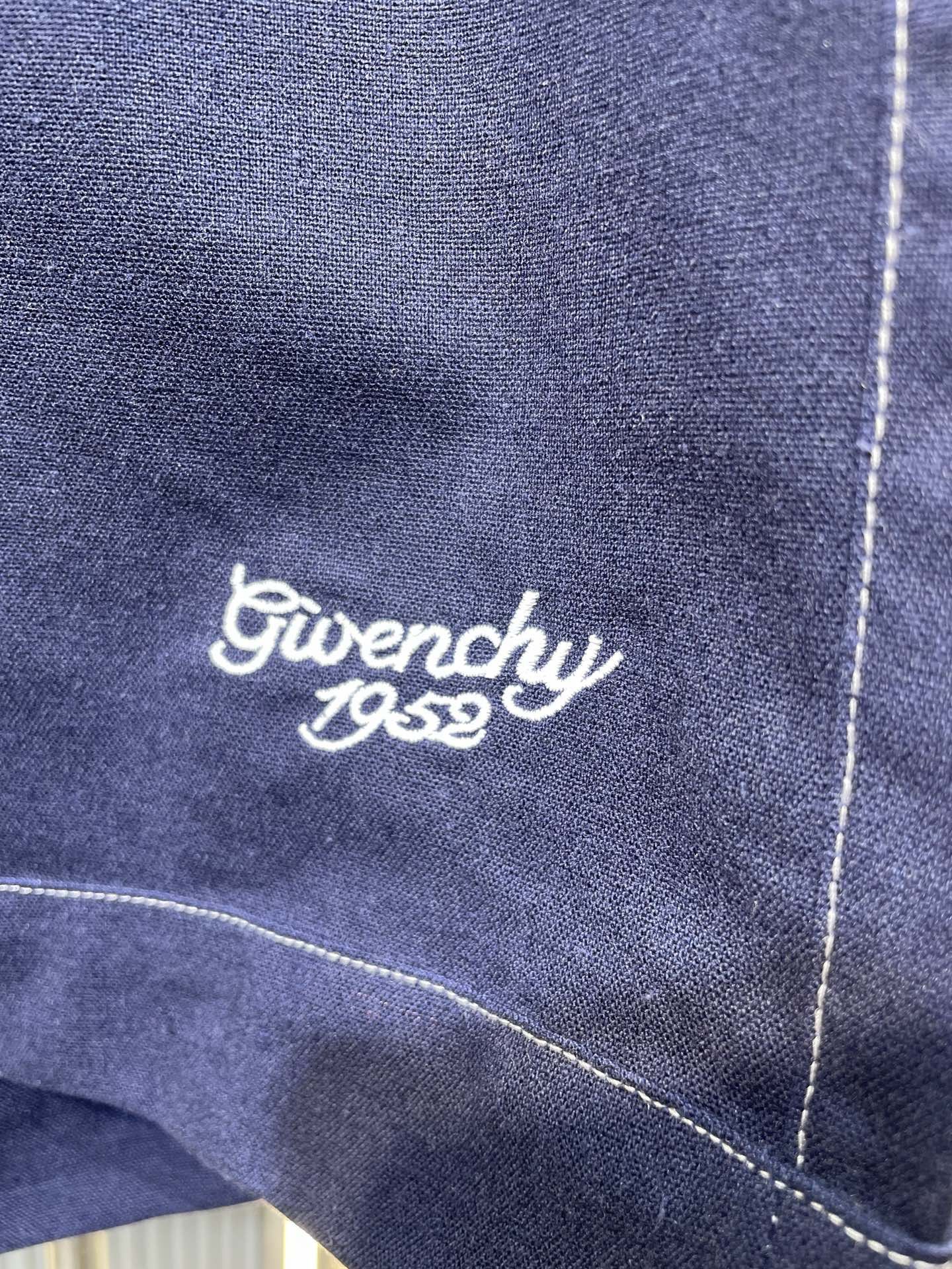 Givenchy linen Bermuda shorts（P00937096）