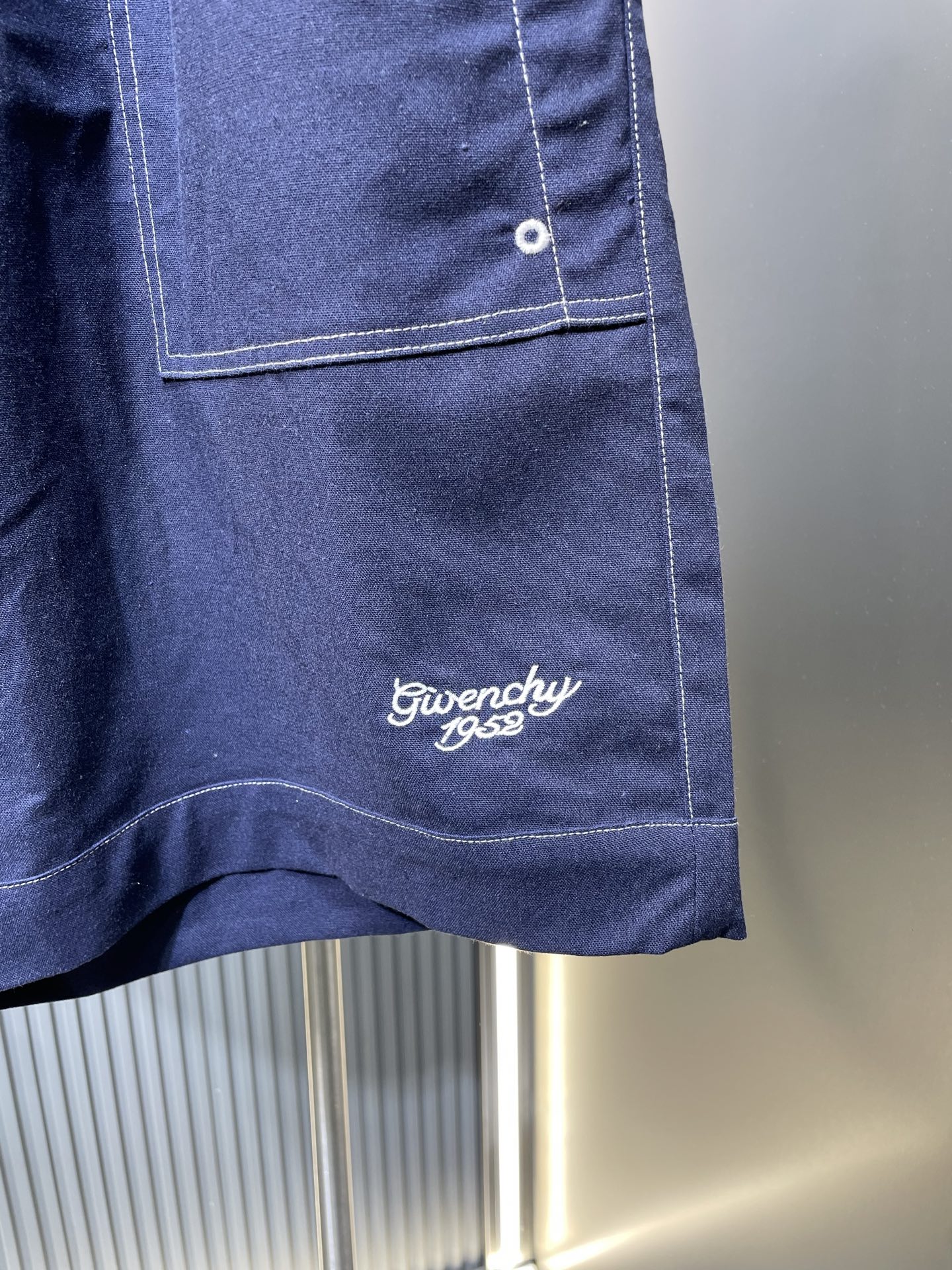 Givenchy linen Bermuda shorts（P00937096）