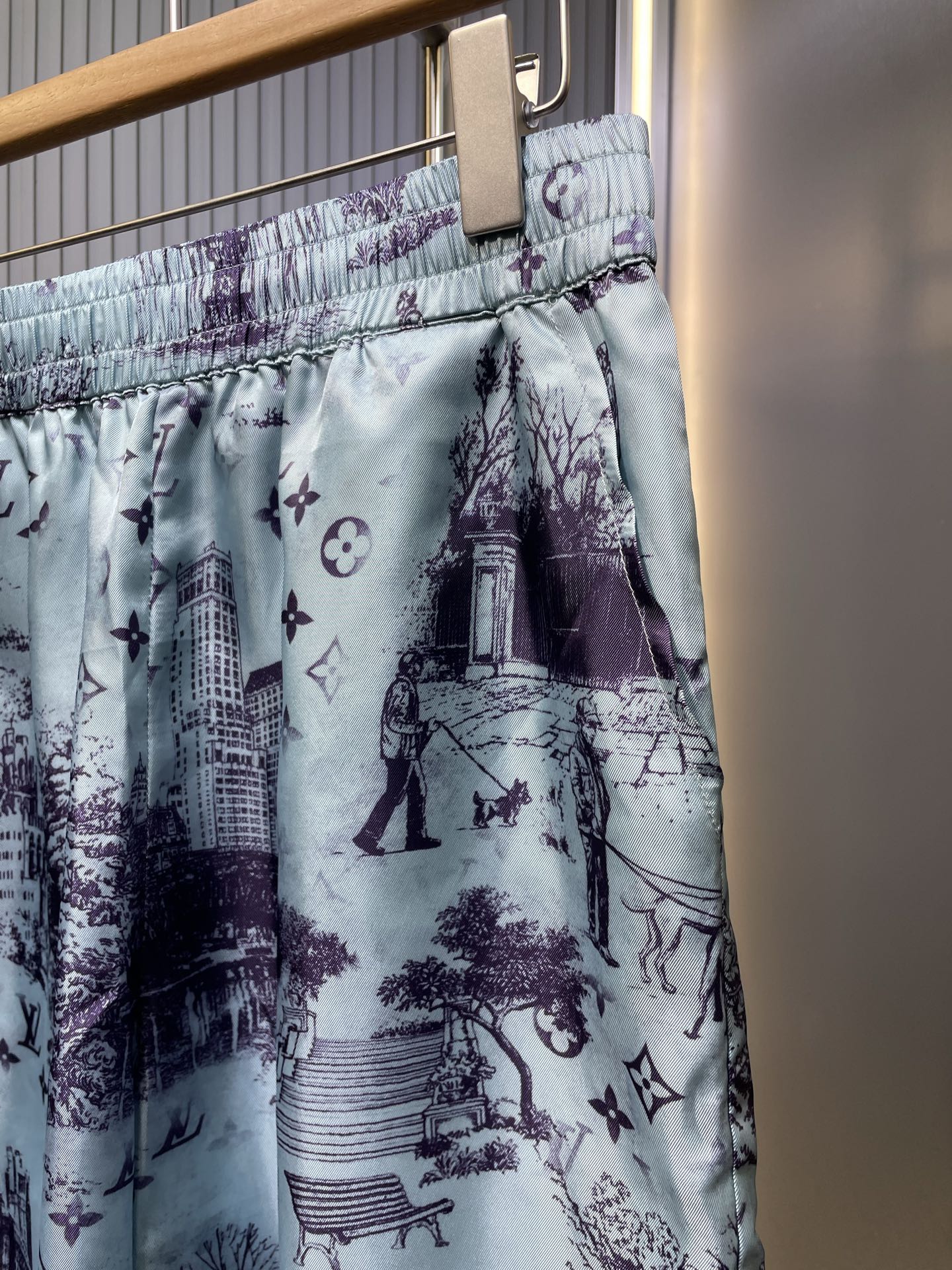 Louis Vuitton Shorts (1AGJKJ）