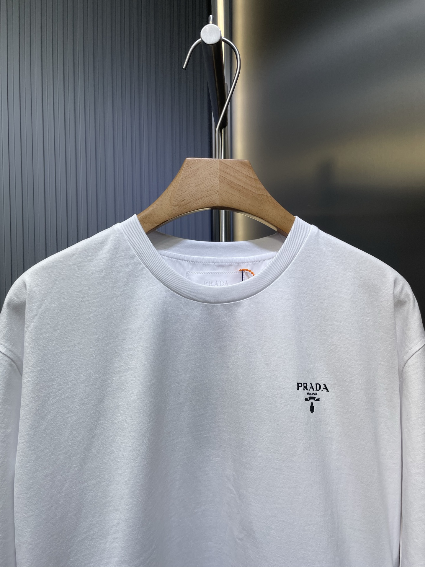 PRADA Crew neck short sleeve T-shirt（UJN742-10VP-F0806-S-202）