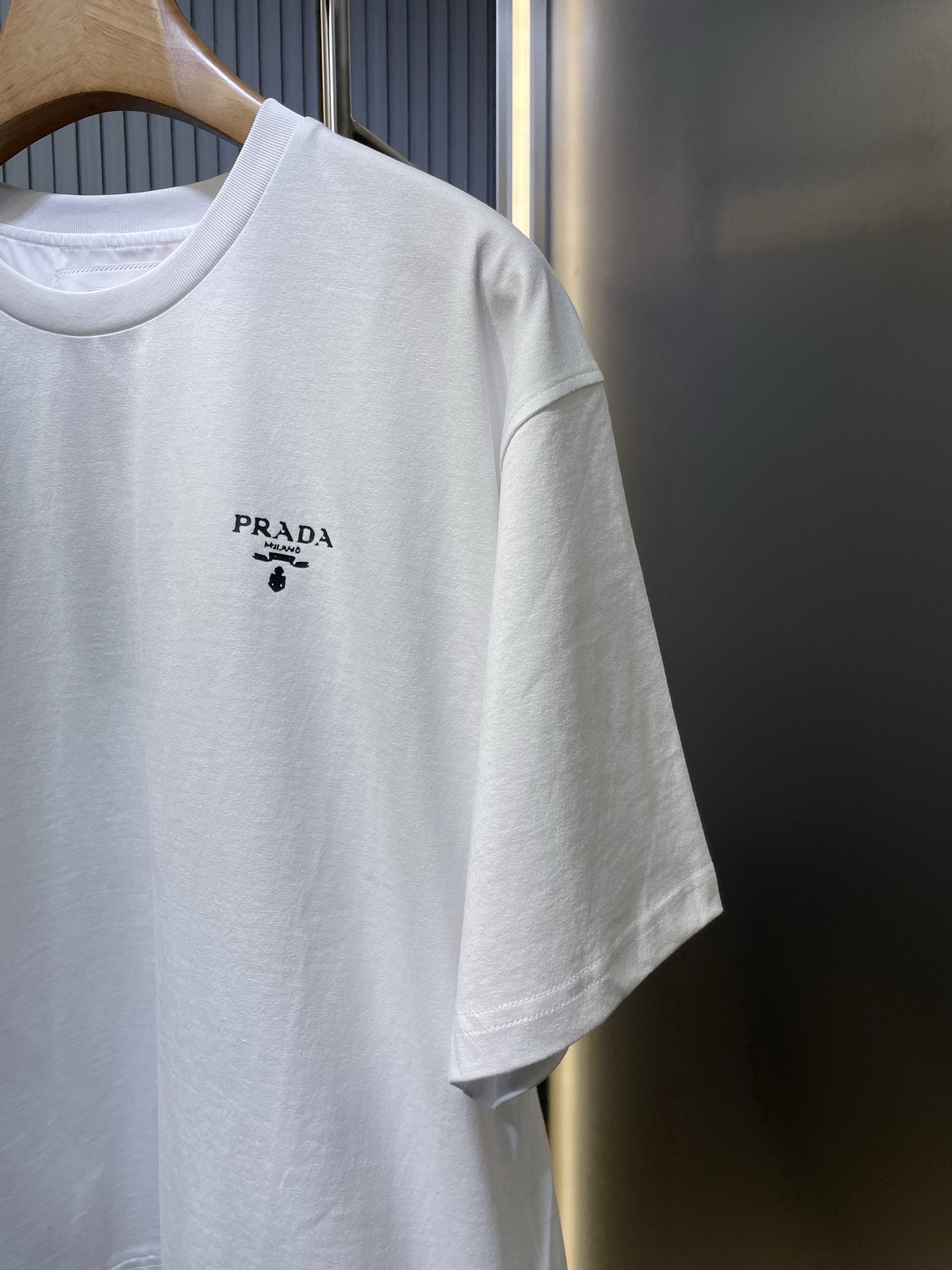 PRADA Crew neck short sleeve T-shirt（UJN742-10VP-F0806-S-202）