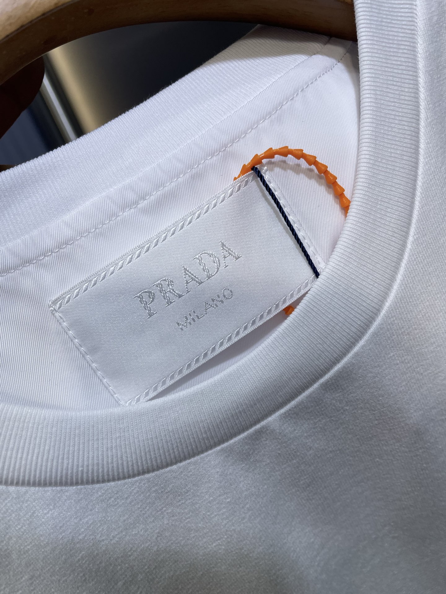 PRADA Crew neck short sleeve T-shirt（UJN742-10VP-F0806-S-202）