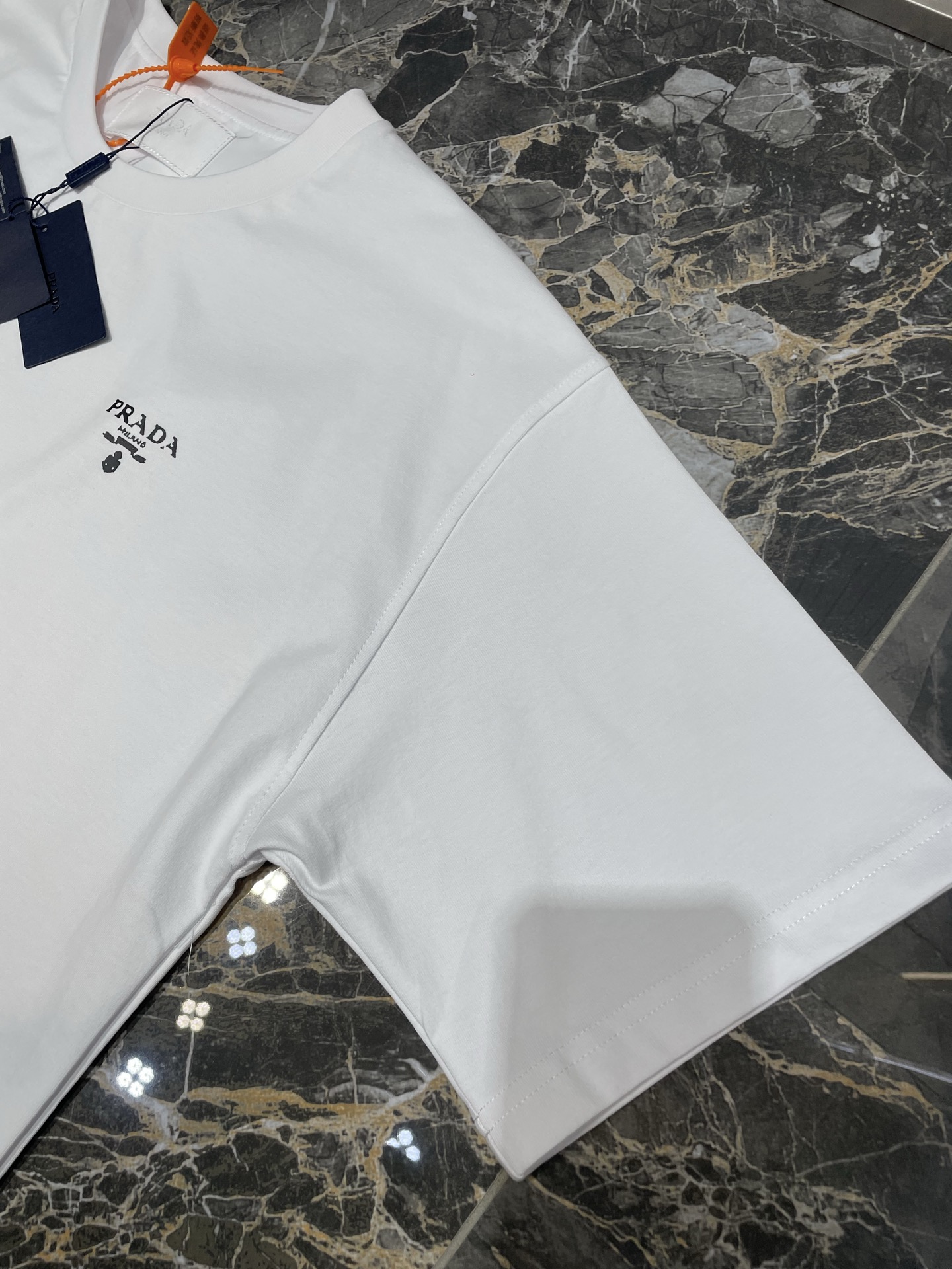 PRADA Crew neck short sleeve T-shirt（UJN742-10VP-F0806-S-202）