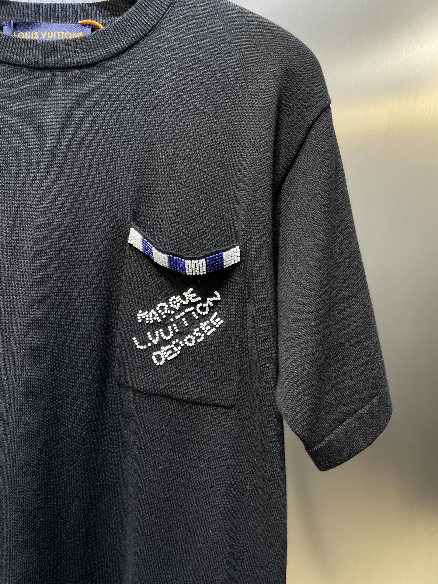 Louis Vuitton Cotton Crew Neck T-Shirt, Black Embroidered（1AFRJG）