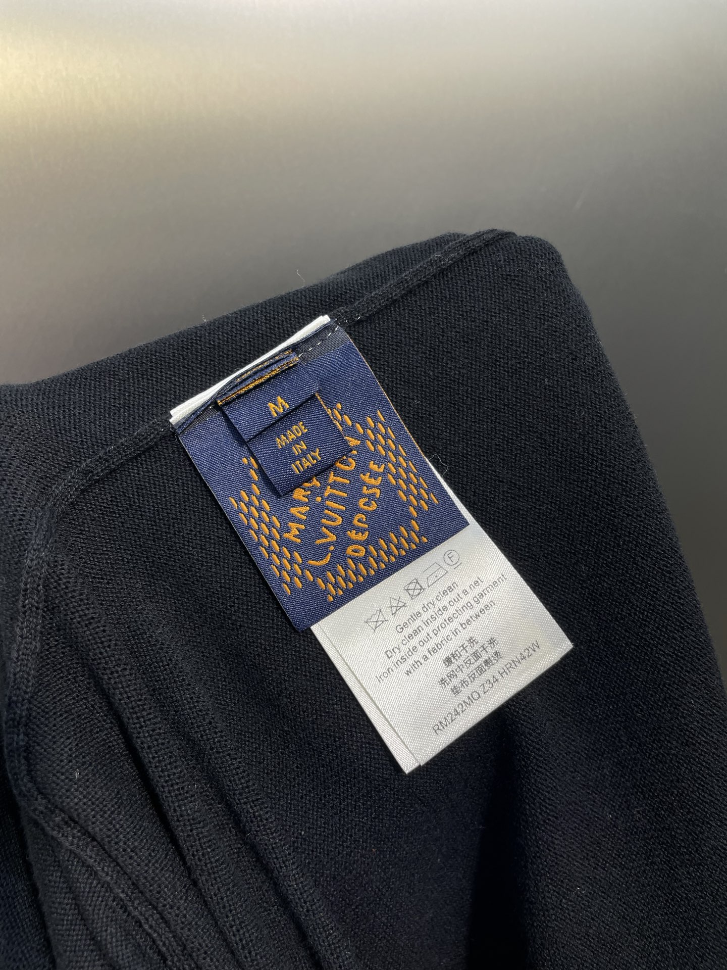 Louis Vuitton Cotton Crew Neck T-Shirt, Black Embroidered（1AFRJG）