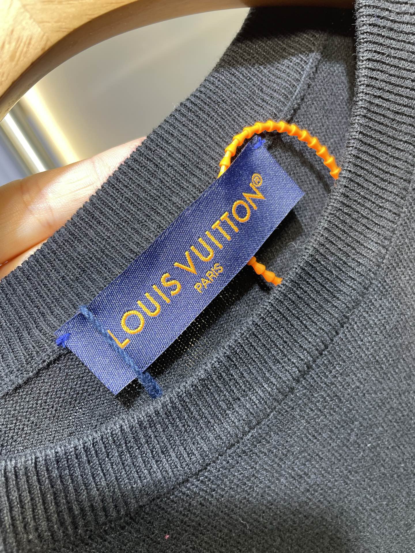 Louis Vuitton Cotton Crew Neck T-Shirt, Black Embroidered（1AFRJG）