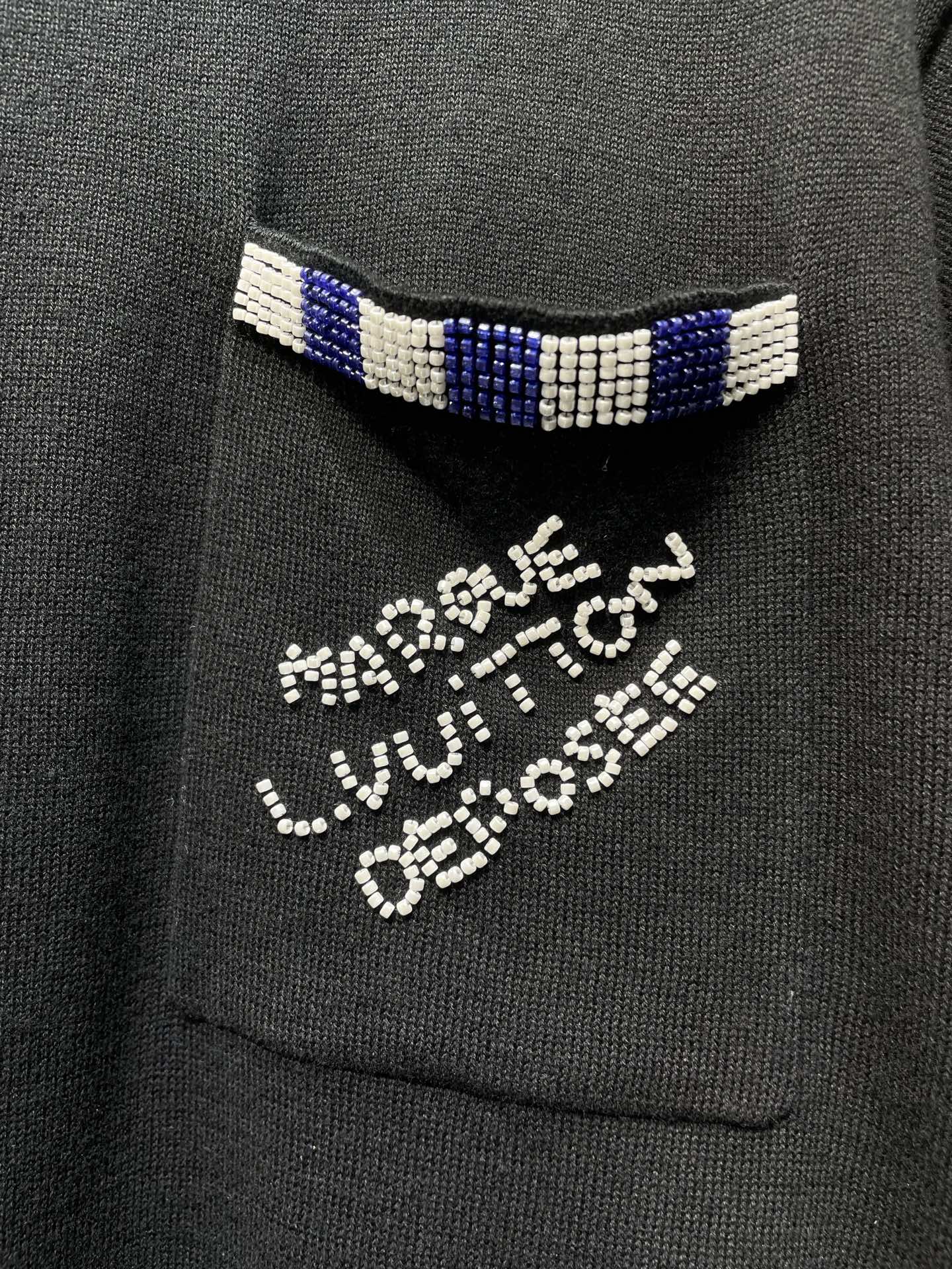 Louis Vuitton Cotton Crew Neck T-Shirt, Black Embroidered（1AFRJG）