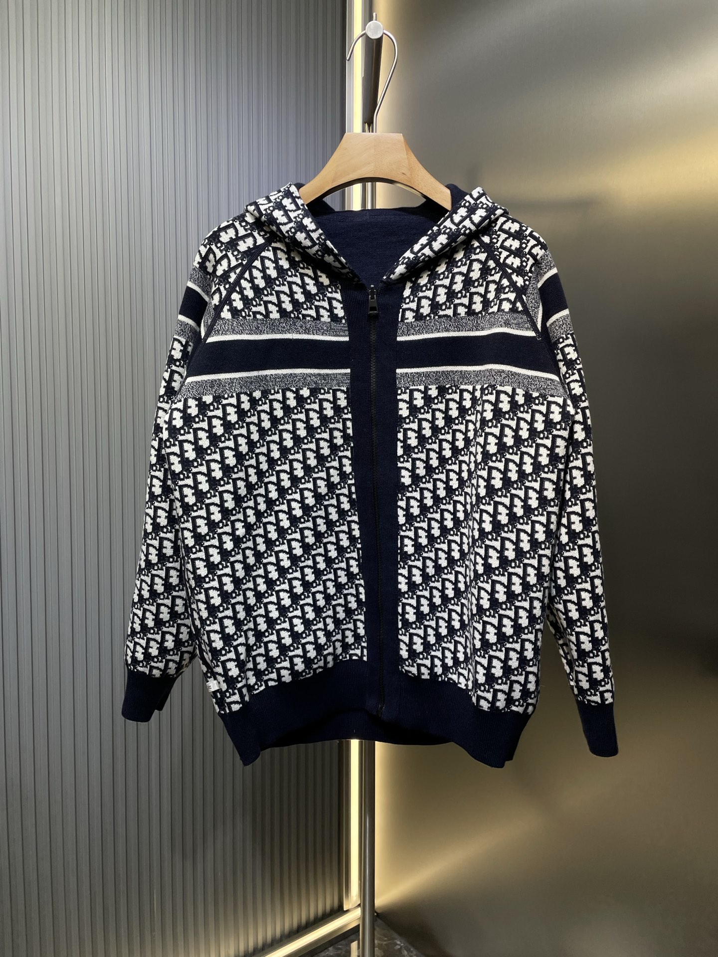 DIOR Sweatshirts Women's Gray（054G12AM055-X8270）