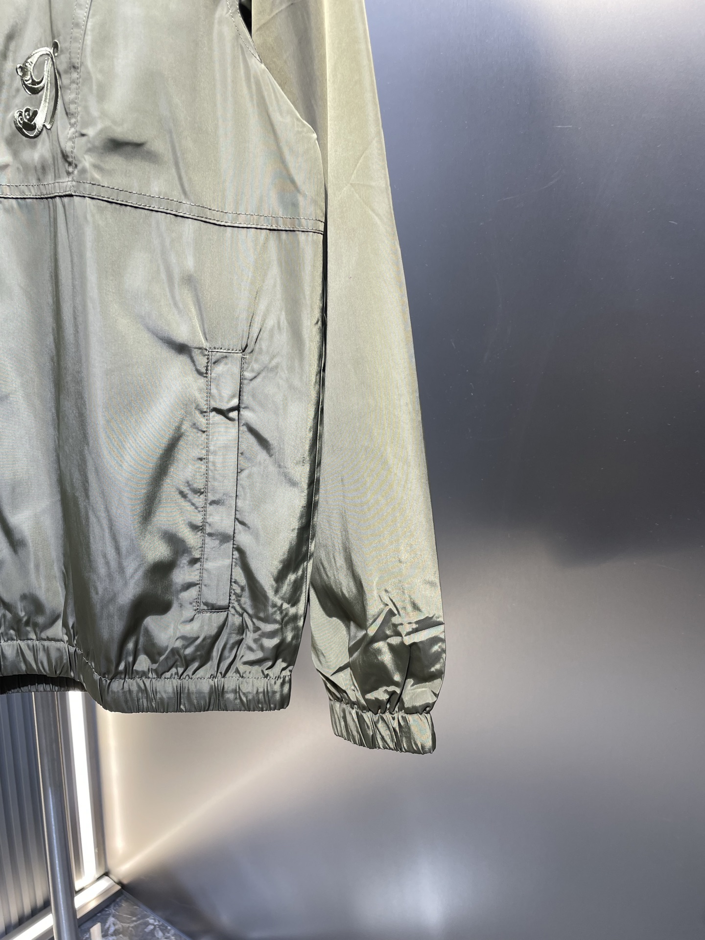 DIOR 21SS KENNY SCHARF nylon zip-up hooded jacket in navy（013C402H5149-C535）