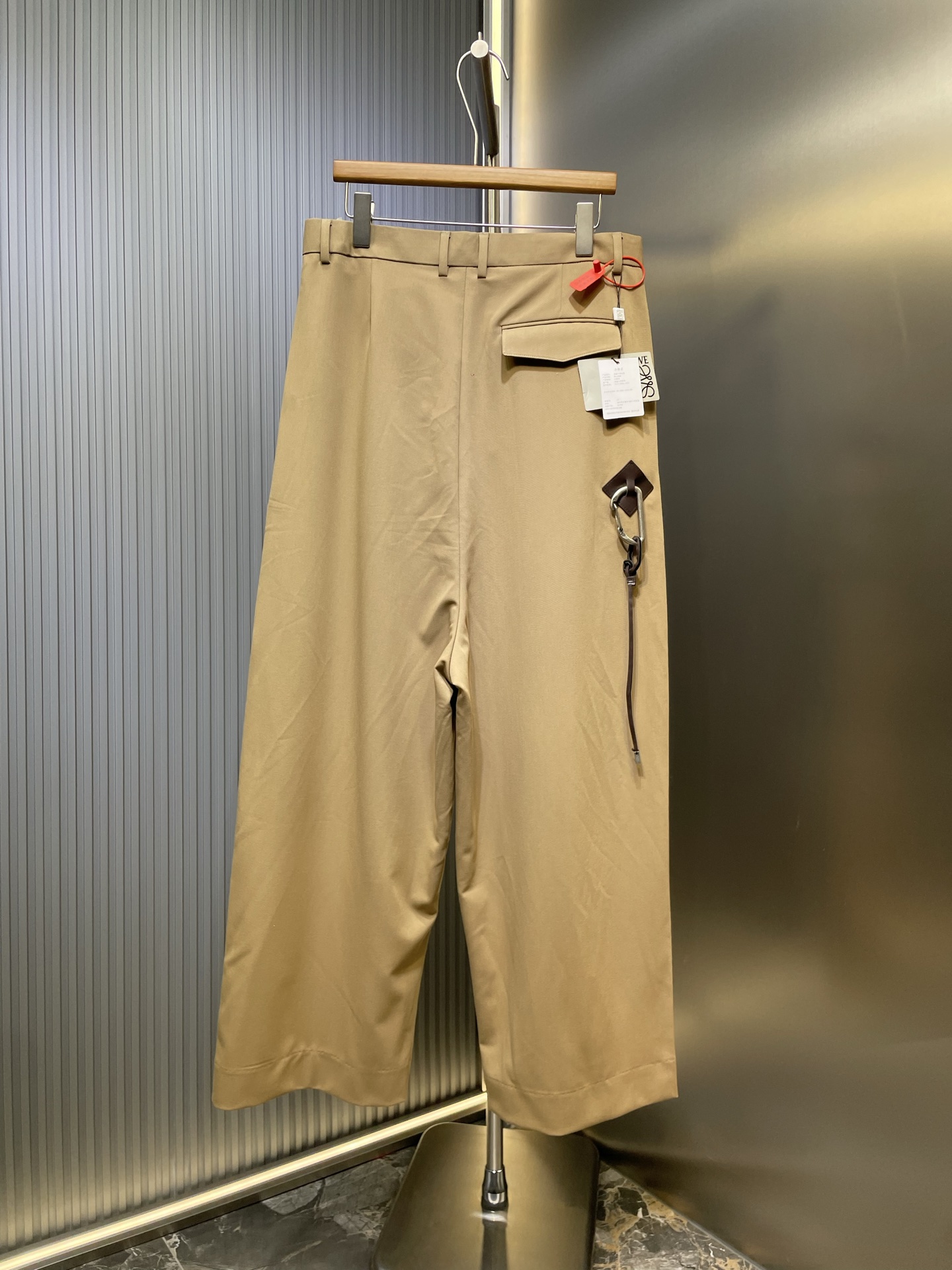 LOEWE Low-Crotch Trousers "Beige" (H526Y04WHX-2140）