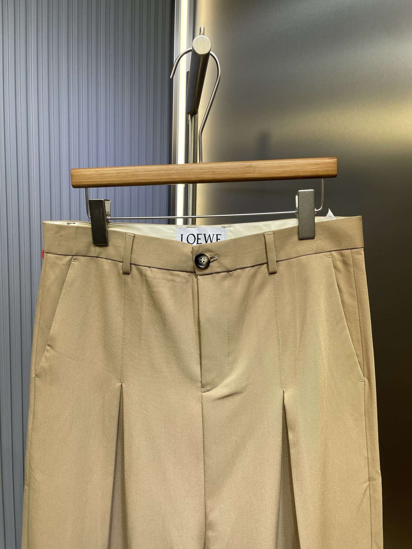 LOEWE Low-Crotch Trousers "Beige" (H526Y04WHX-2140）