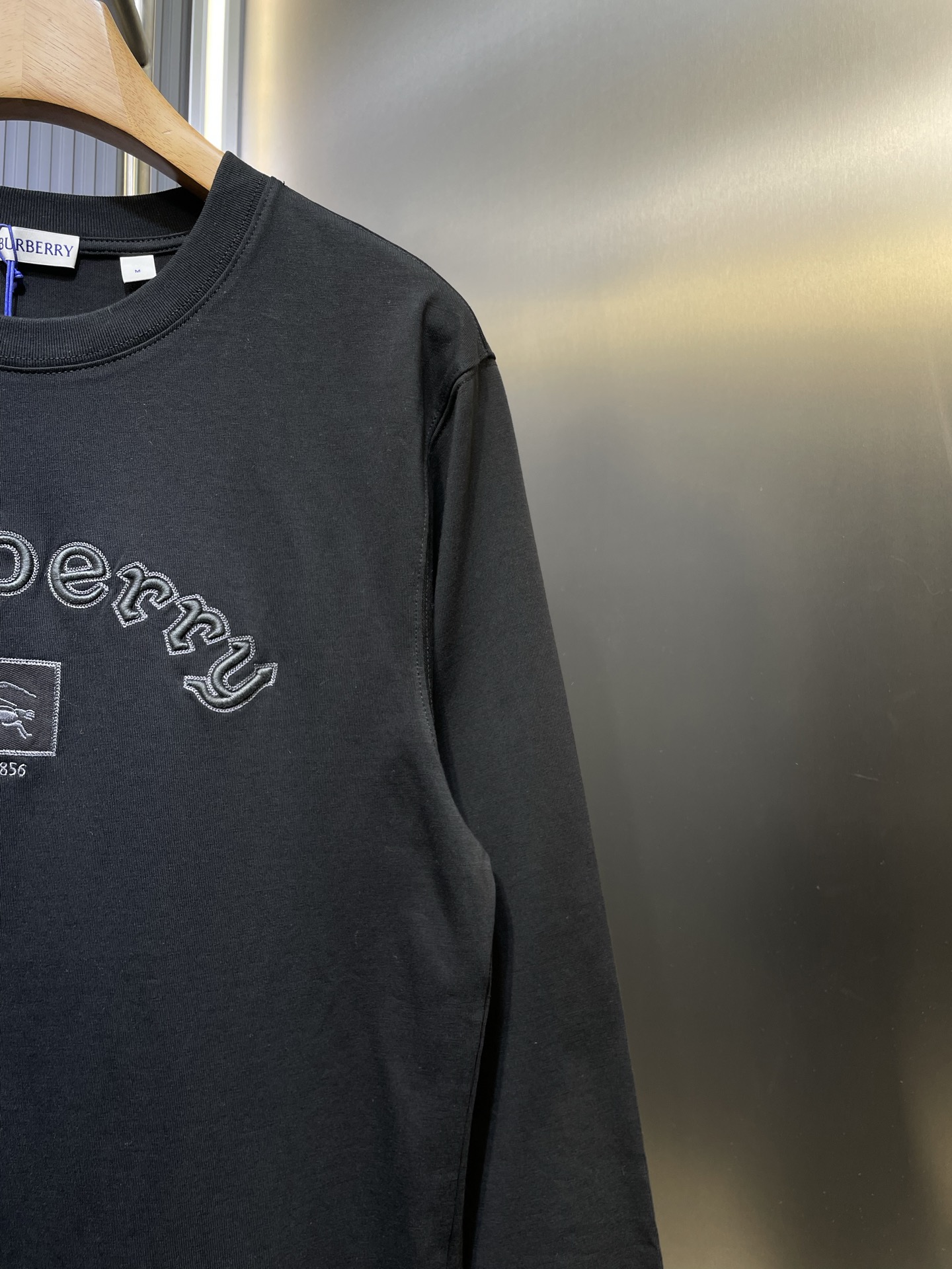 BURBERRY Long-sleeved Gothic logo cotton T-shirt（81171051）