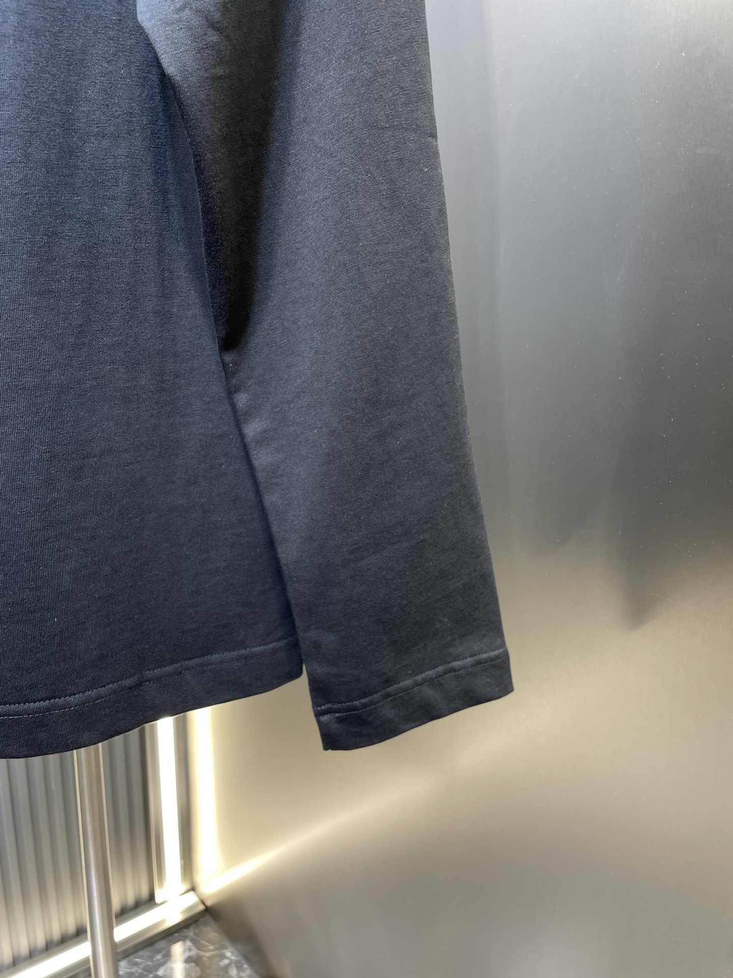 BURBERRY Long-sleeved Gothic logo cotton T-shirt（81171051）