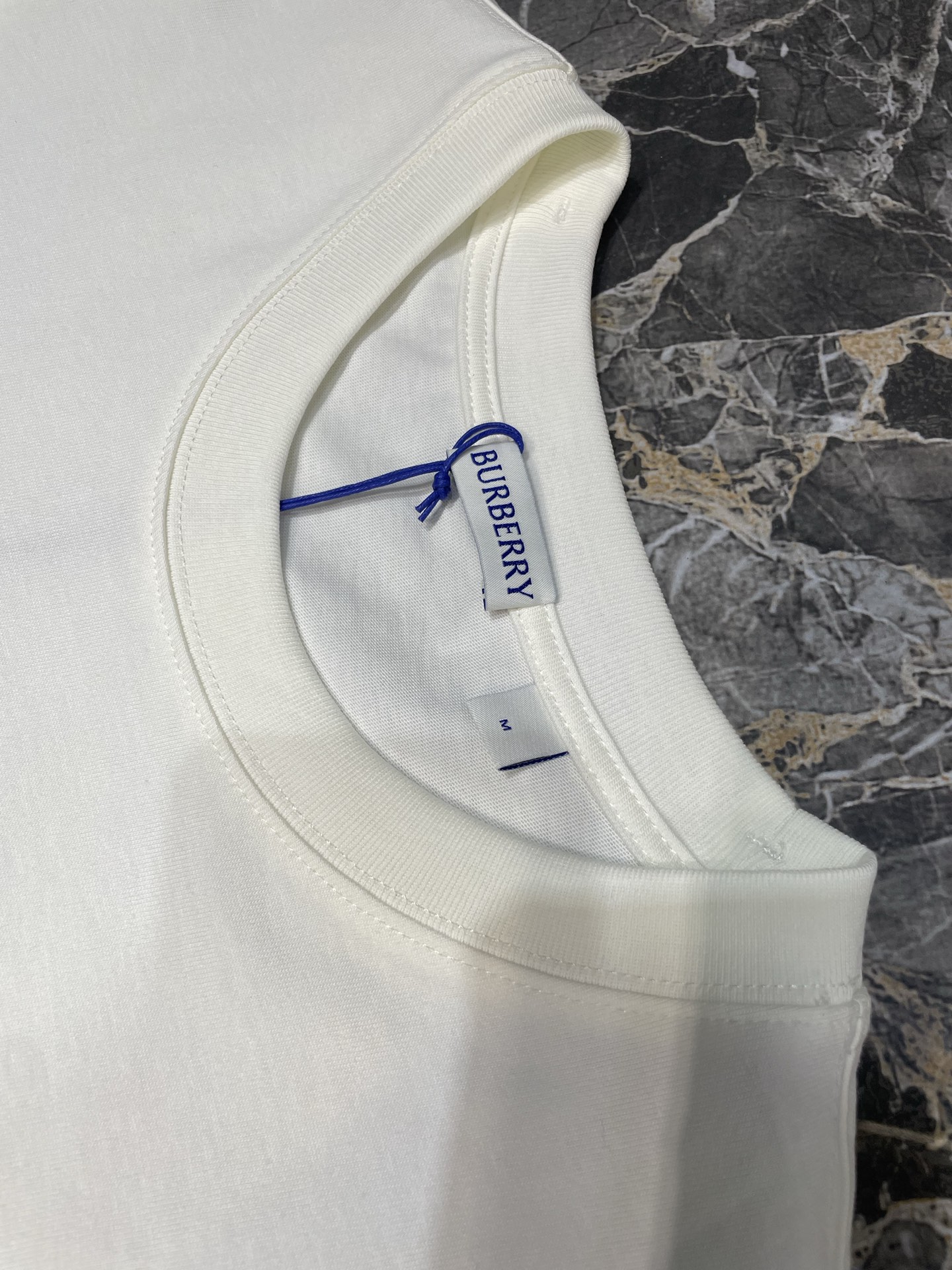 BURBERRY Long-sleeved Gothic logo cotton T-shirt（81171051）