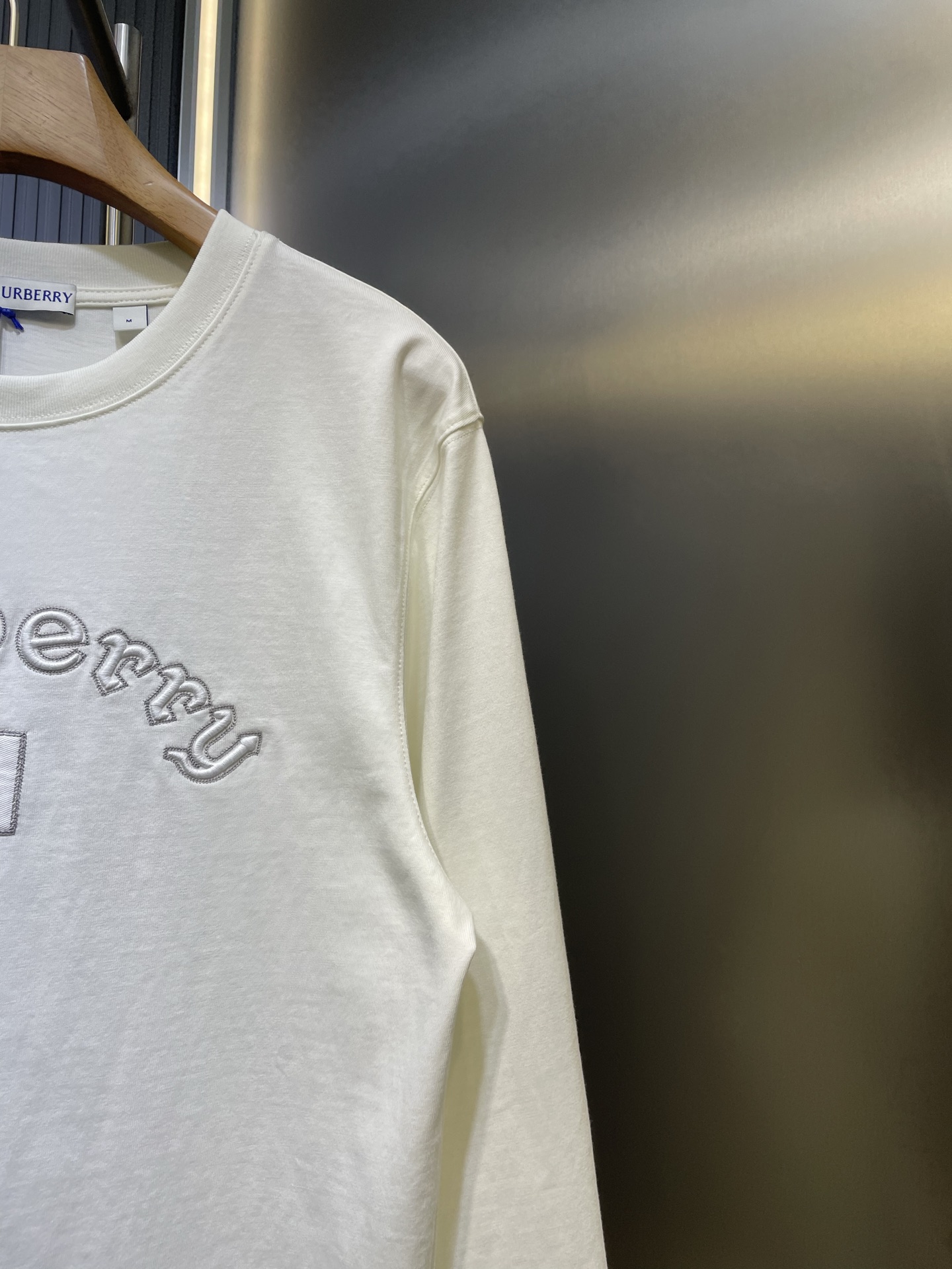 BURBERRY Long-sleeved Gothic logo cotton T-shirt（81171051）