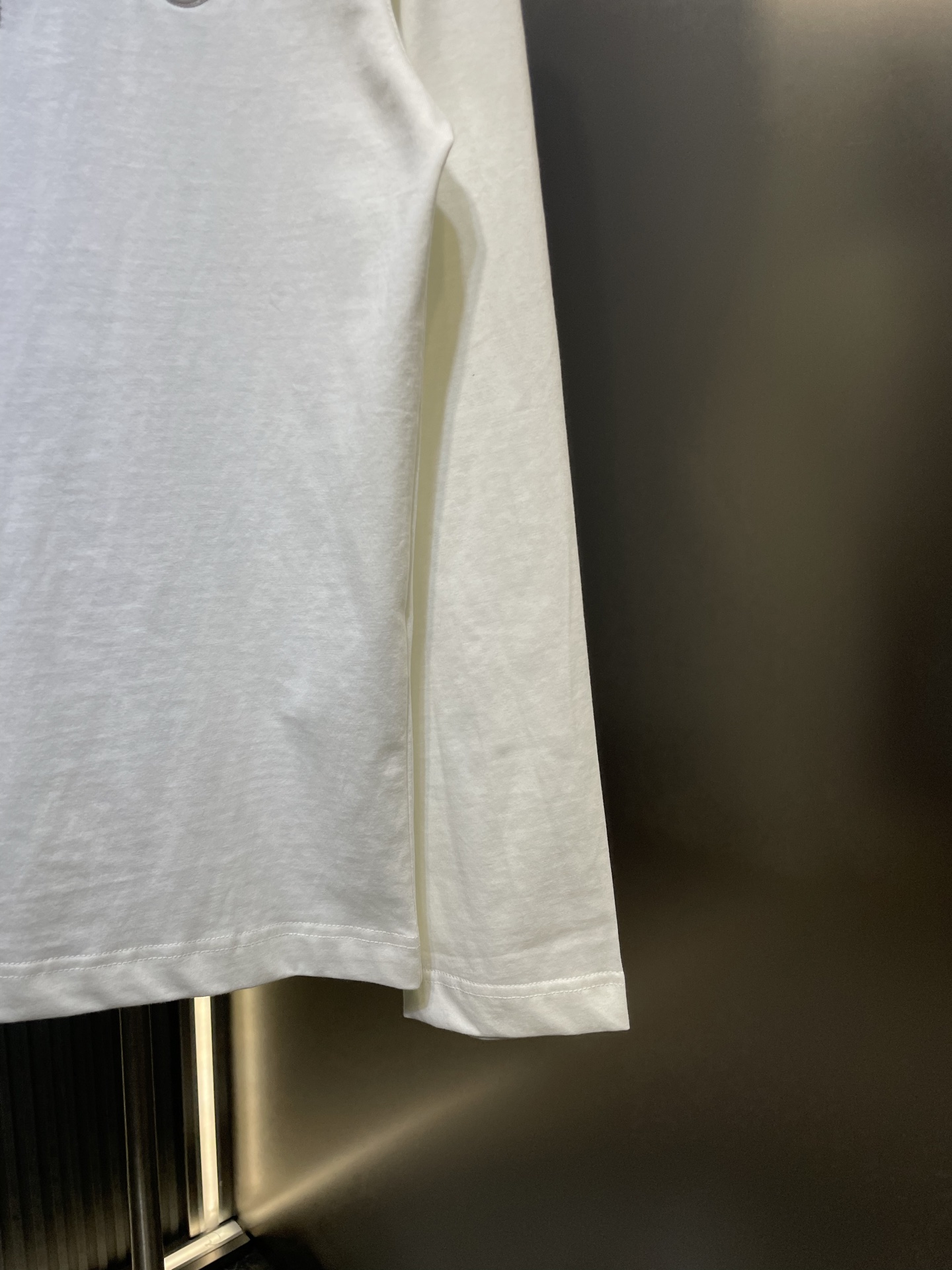 BURBERRY Long-sleeved Gothic logo cotton T-shirt（81171051）