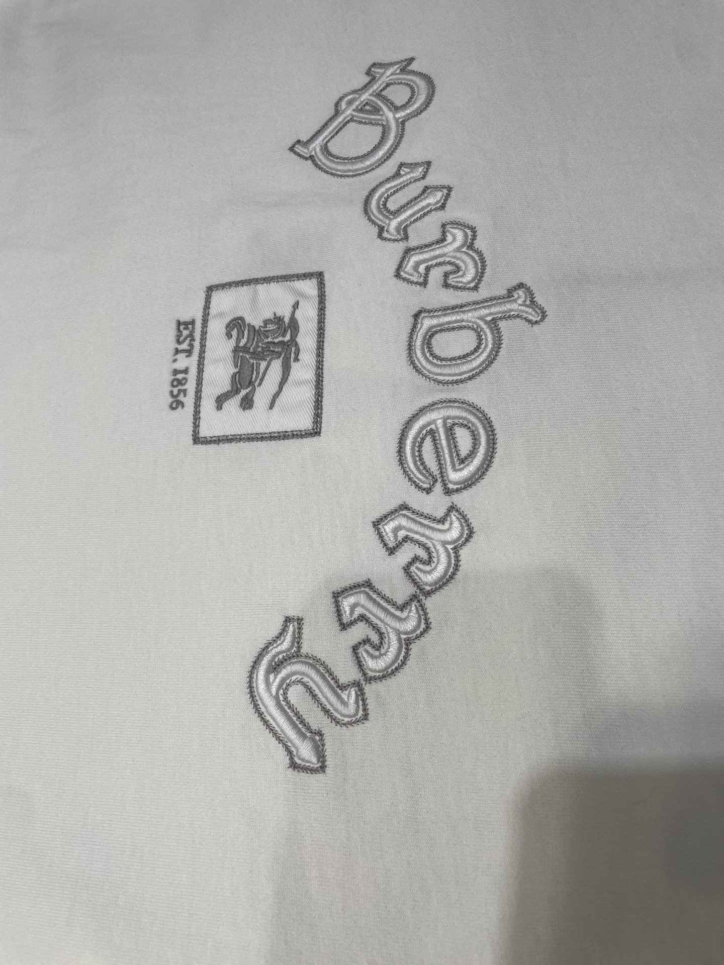 BURBERRY Long-sleeved Gothic logo cotton T-shirt（81171051）