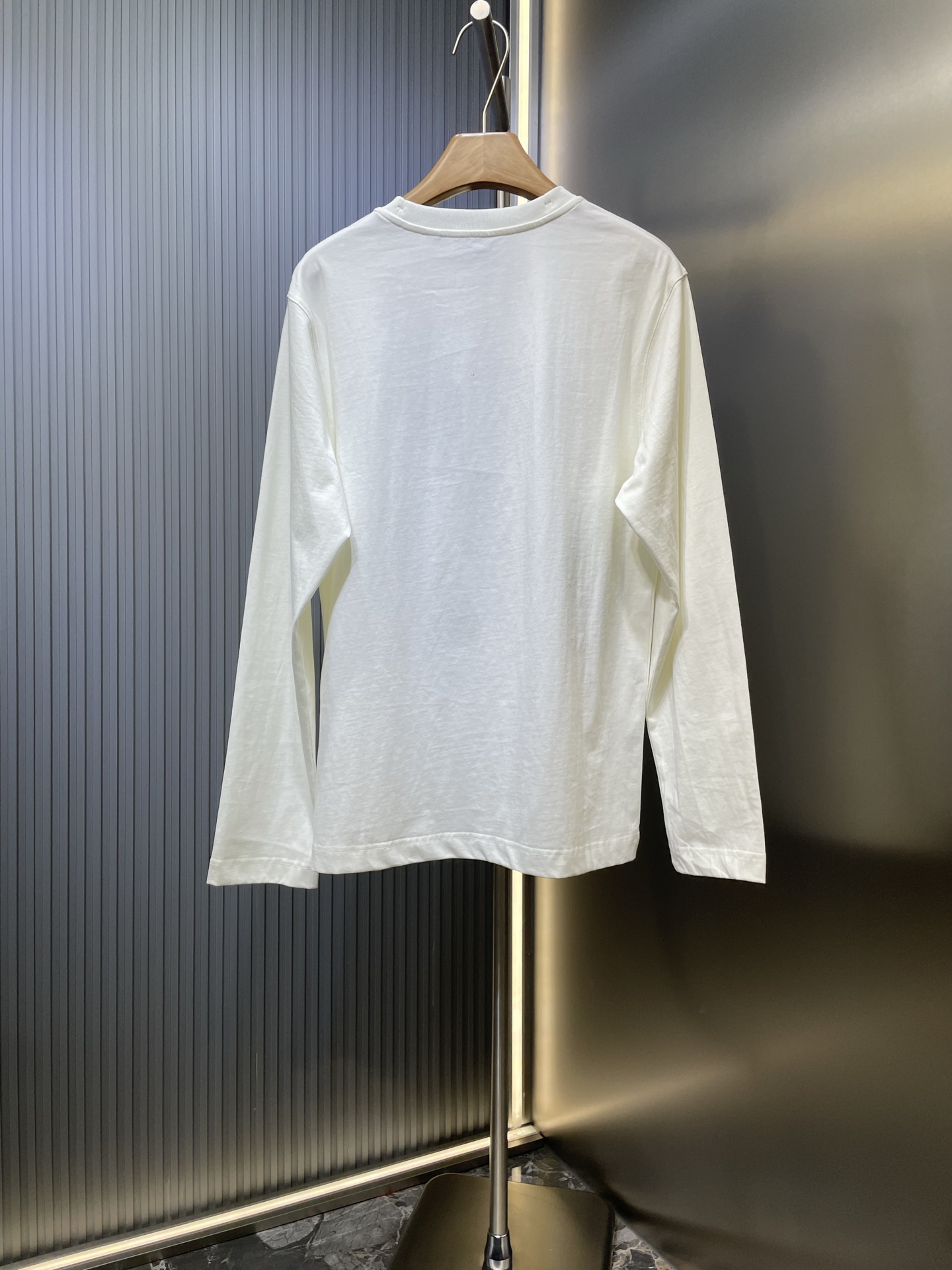 BURBERRY Long-sleeved Gothic logo cotton T-shirt（81171051）