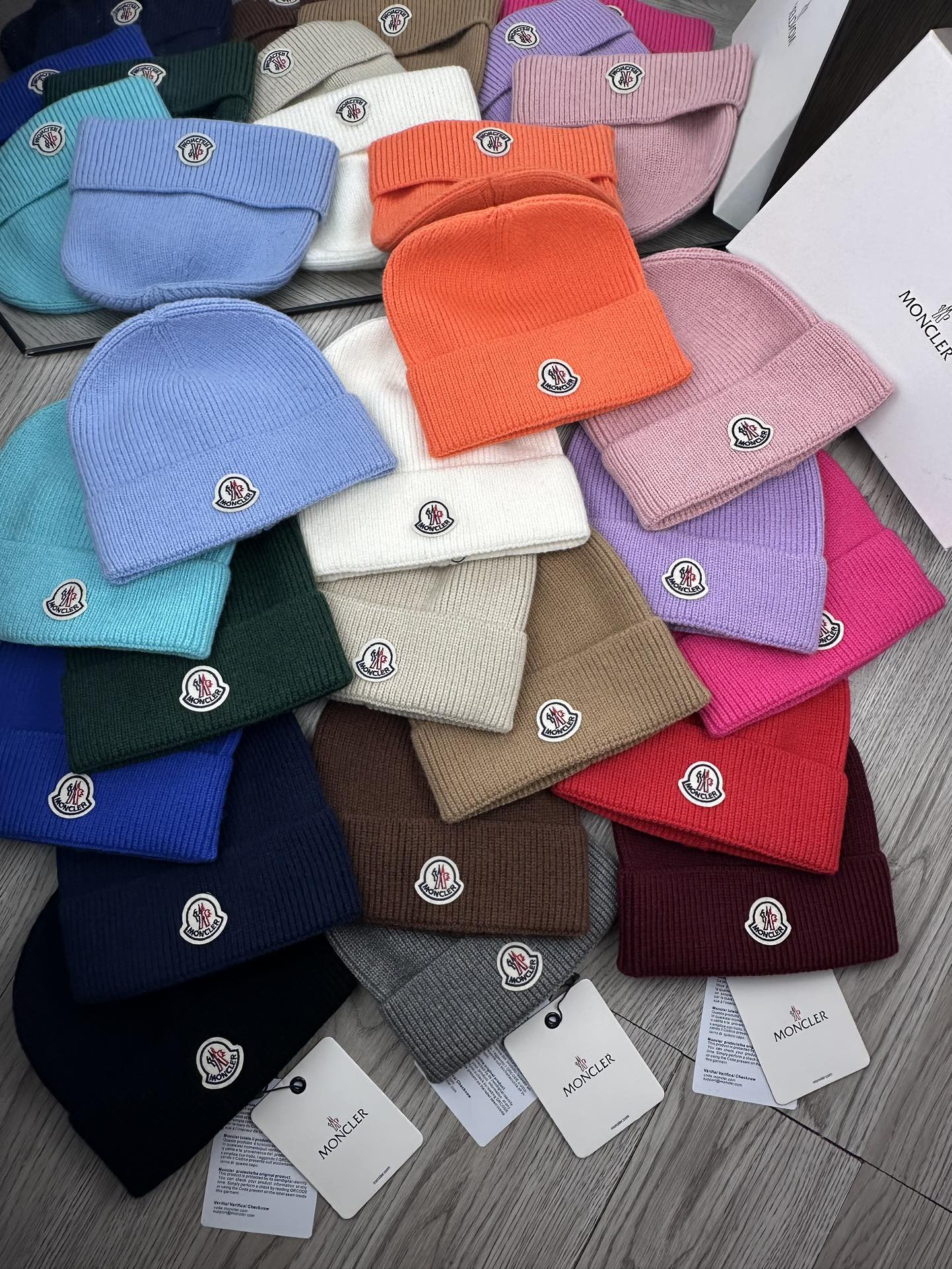 MONCLER Ribbed Knit Wool Beanie（9Z70600A9146）ウール（17色展開）