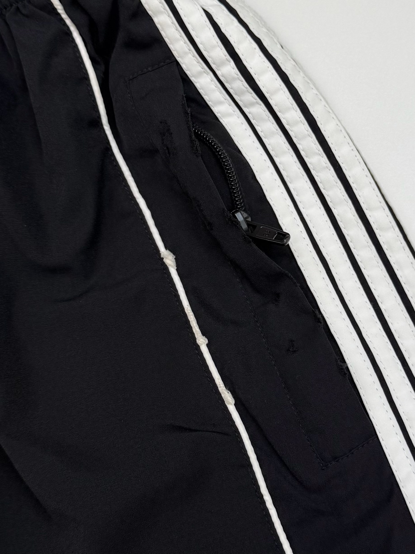 BALENCIAGA Large Tracksuit Pants（831371TRO311001）