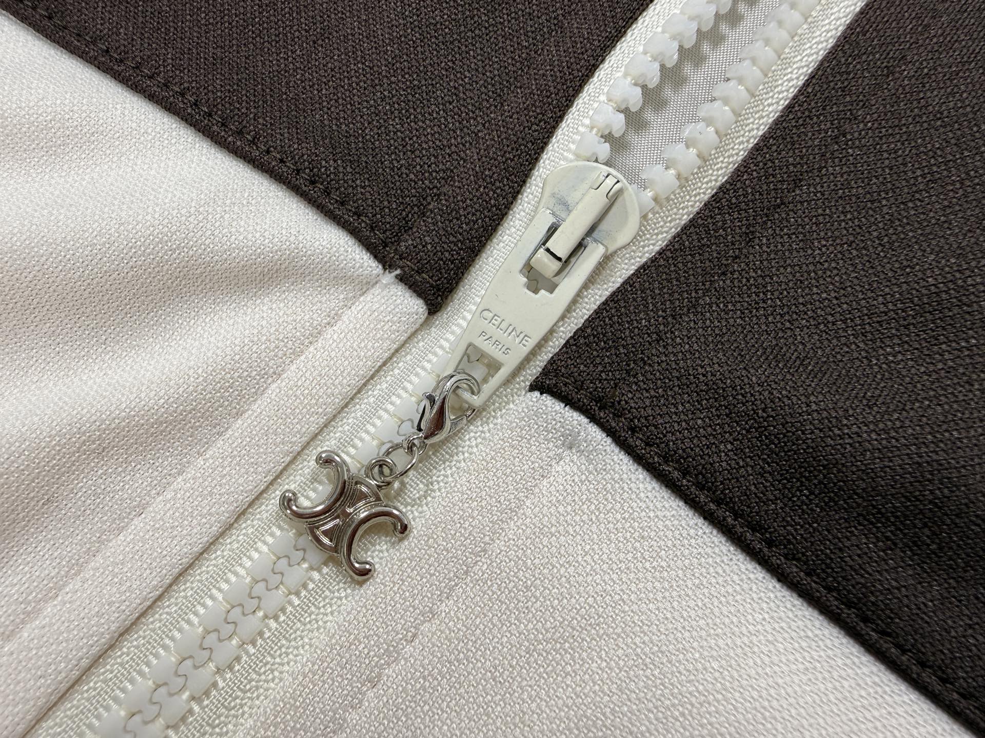 Celine Double-faced Plain Knit Sports Jacket  (2Y43C121O-01ZR）