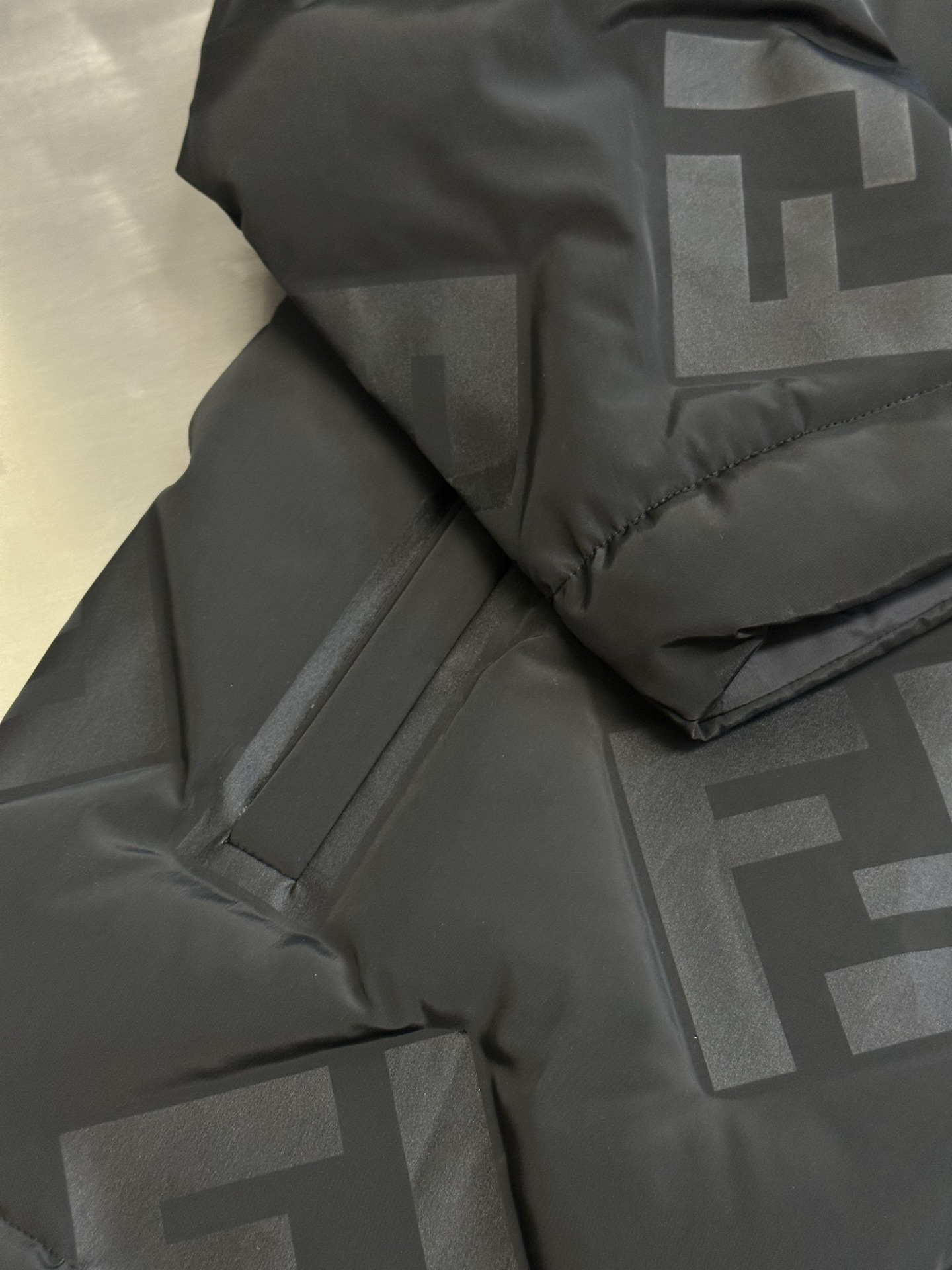 Fendi Ff Down Jacket Casual Jackets (FAA911AQNHF0GME）