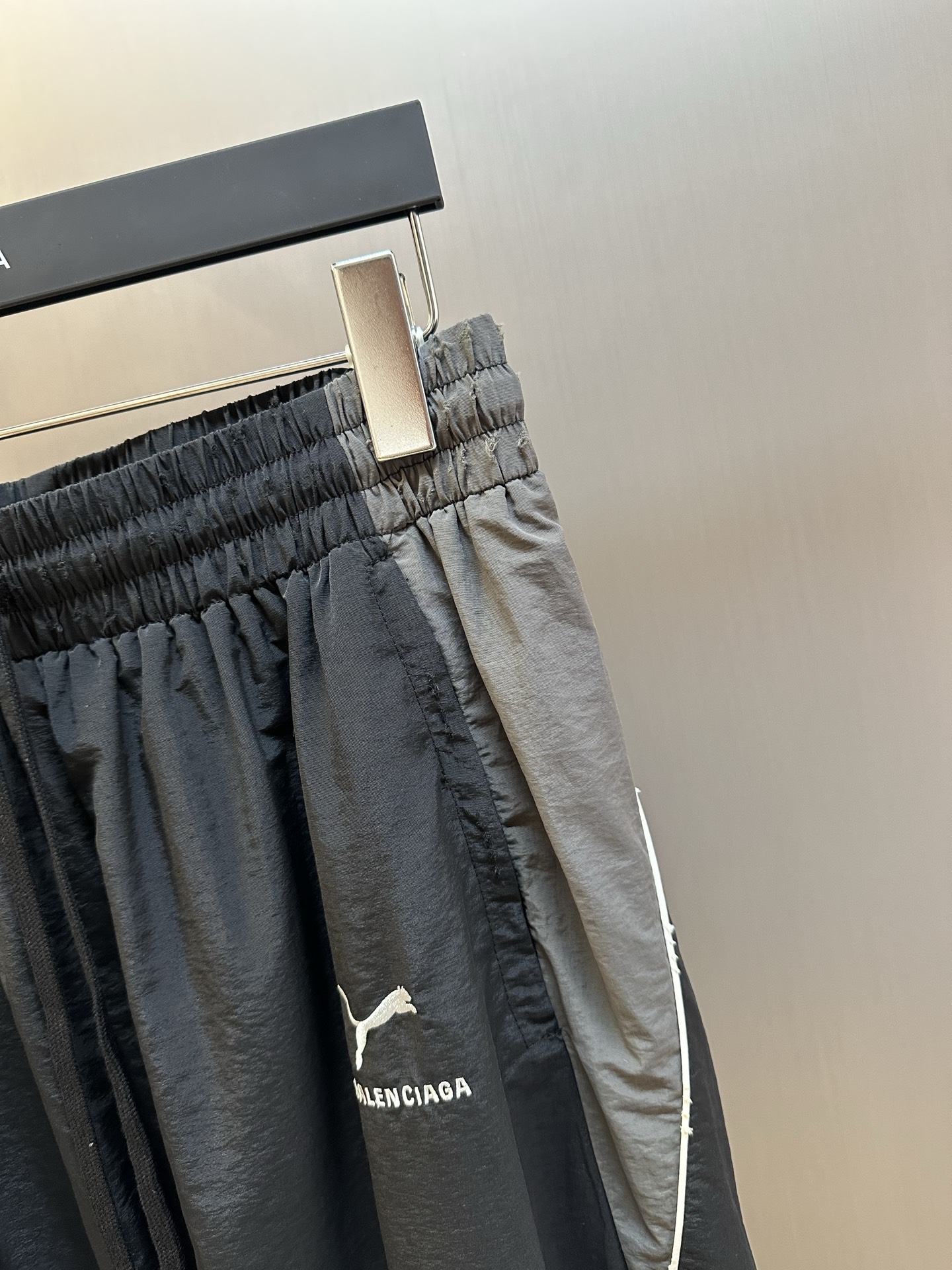 Balenciaga Puma Tracksuit Pants in Elephant Grey（850701TTO041485）