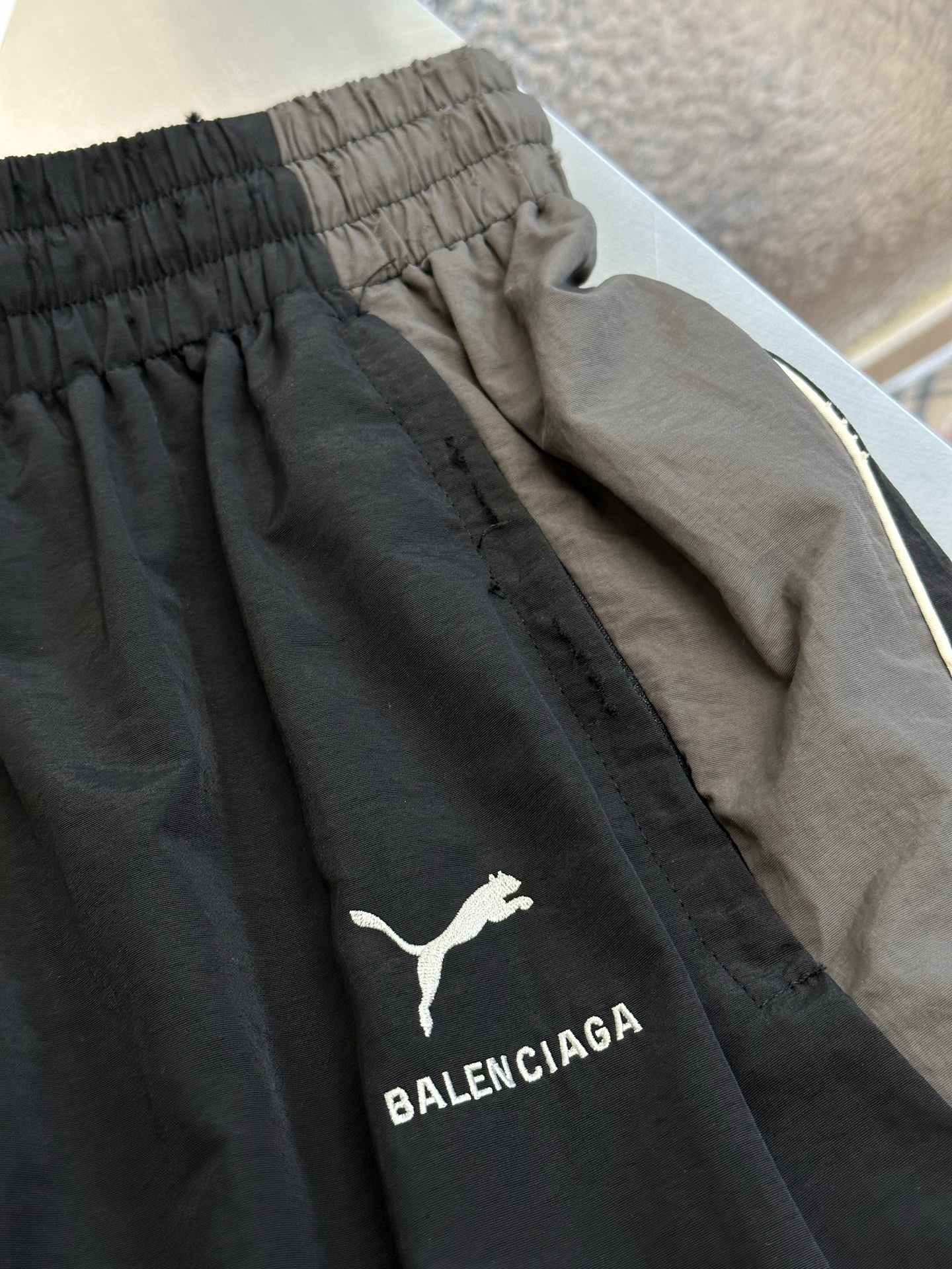 Balenciaga Puma Tracksuit Pants in Elephant Grey（850701TTO041485）