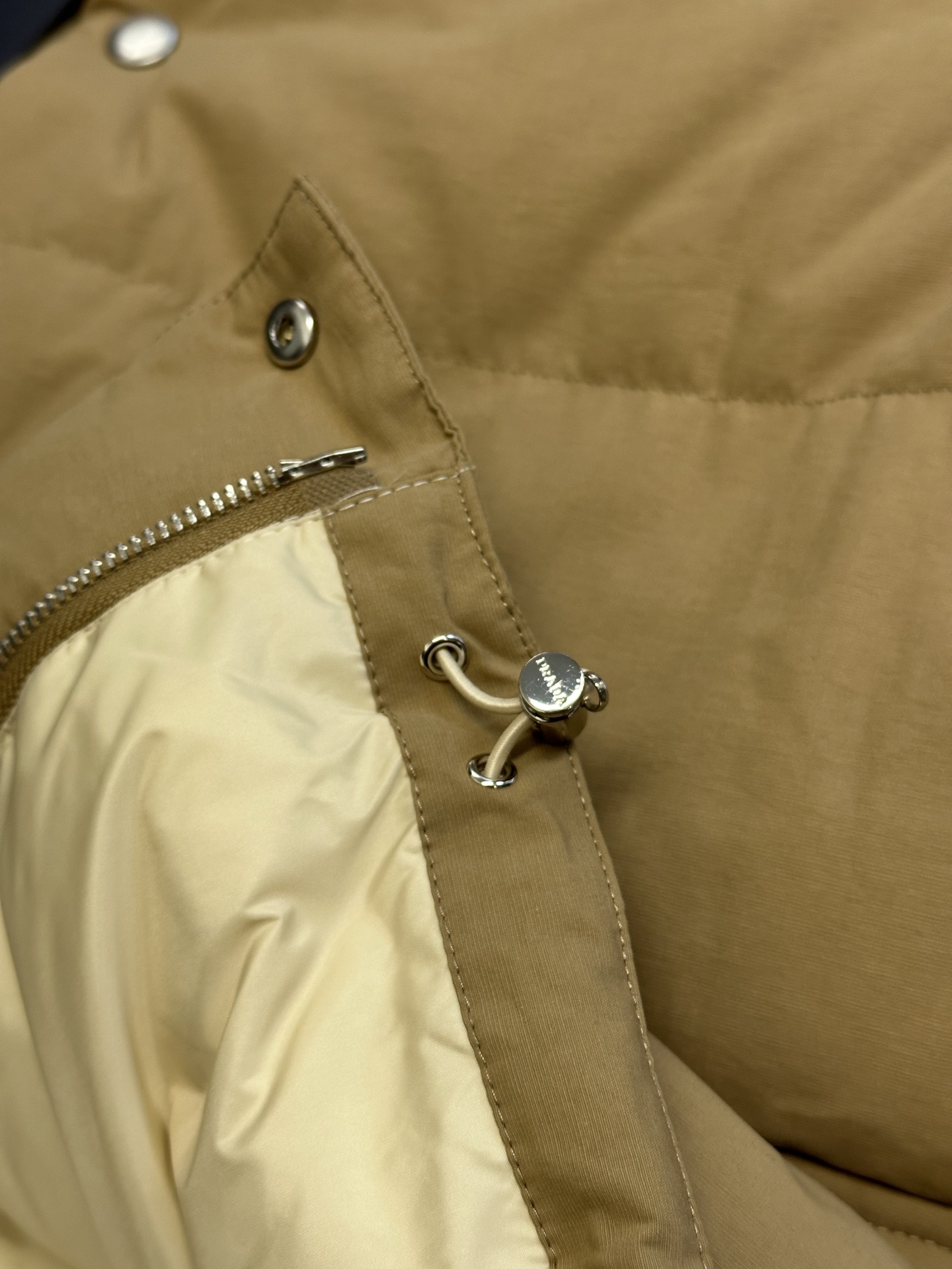 Prada technical fabric down jacket (292286-13GP-F0594-S-OOO服）