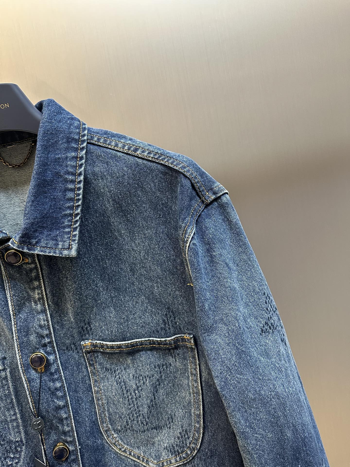 Louis Vuitton Monogram Uzai Cloth Cloth Cloak（1AIK81）