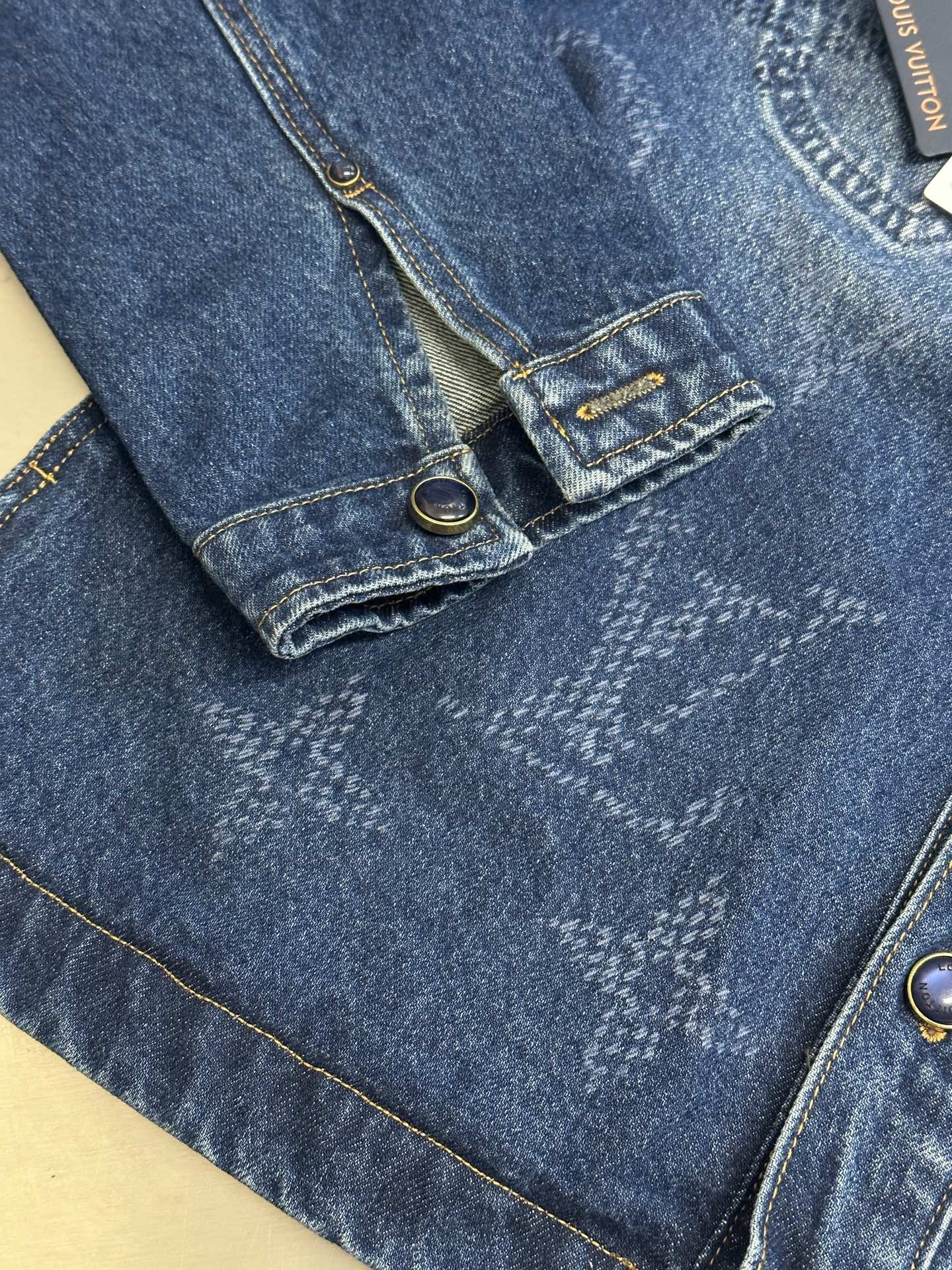 Louis Vuitton Monogram Uzai Cloth Cloth Cloak（1AIK81）