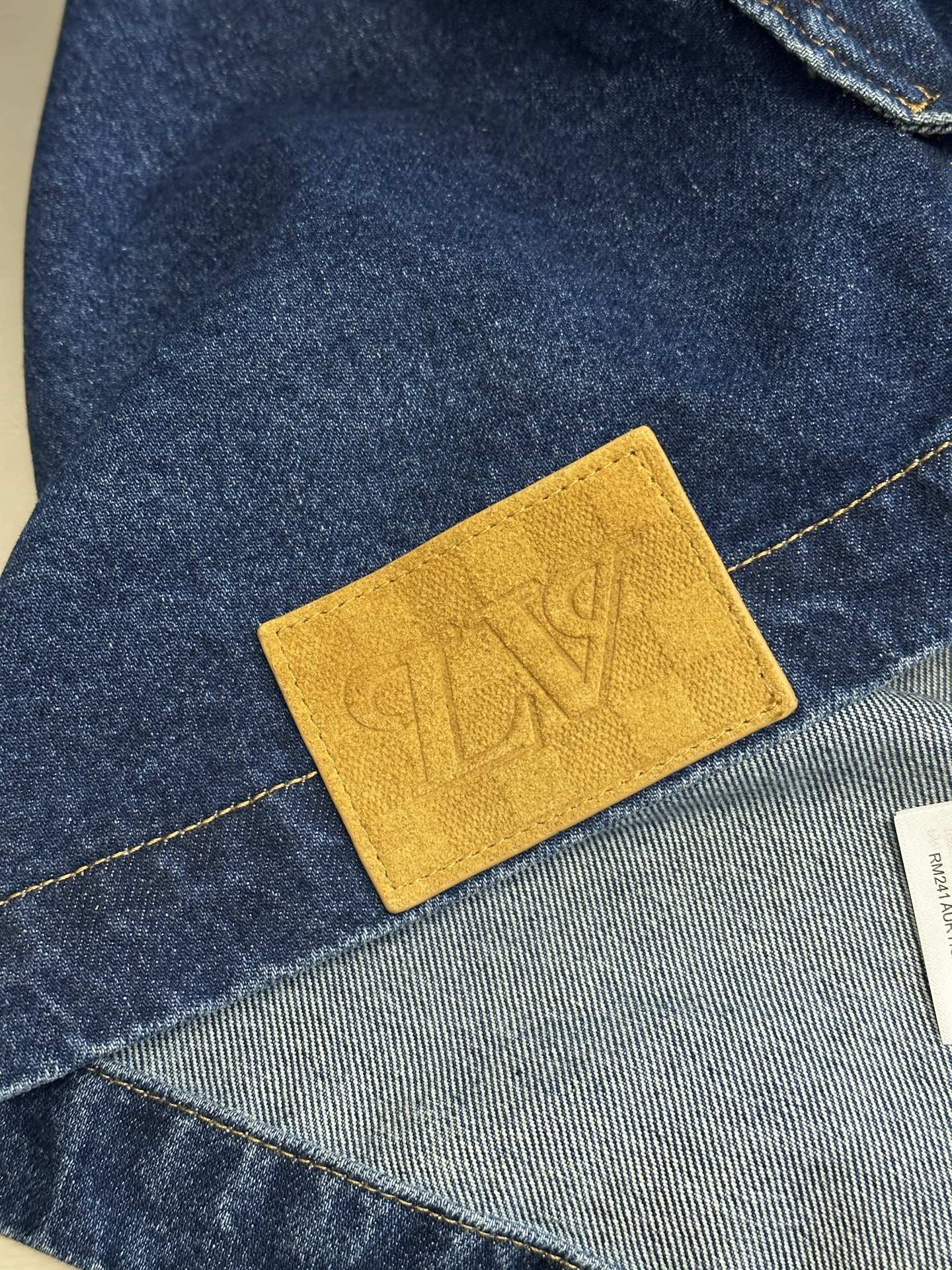 Louis Vuitton Monogram Uzai Cloth Cloth Cloak（1AIK81）