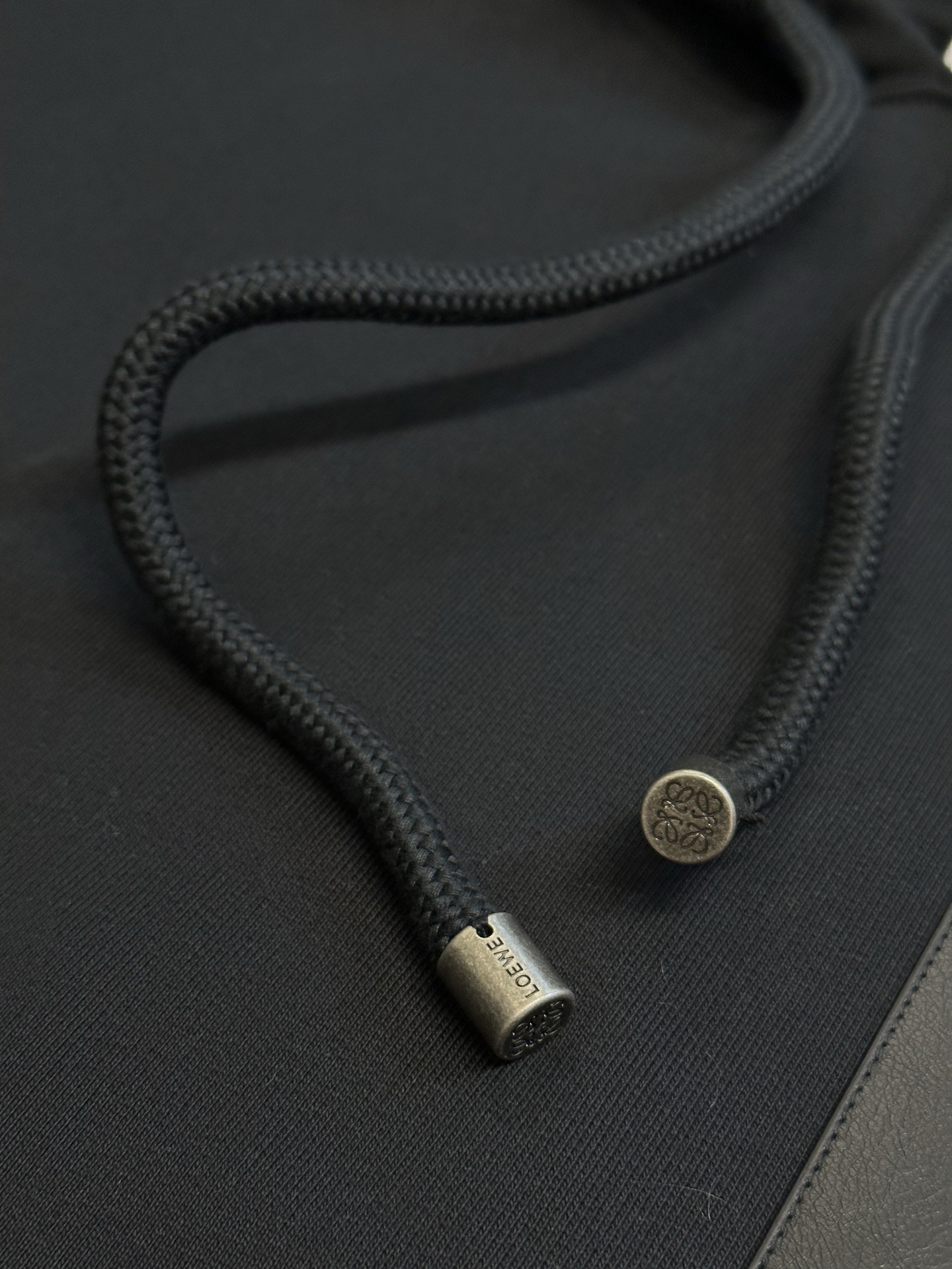 LOEWE Cotton Loose Fit Hooded Sweatshirt in Black  (H526Y25J39-1100）