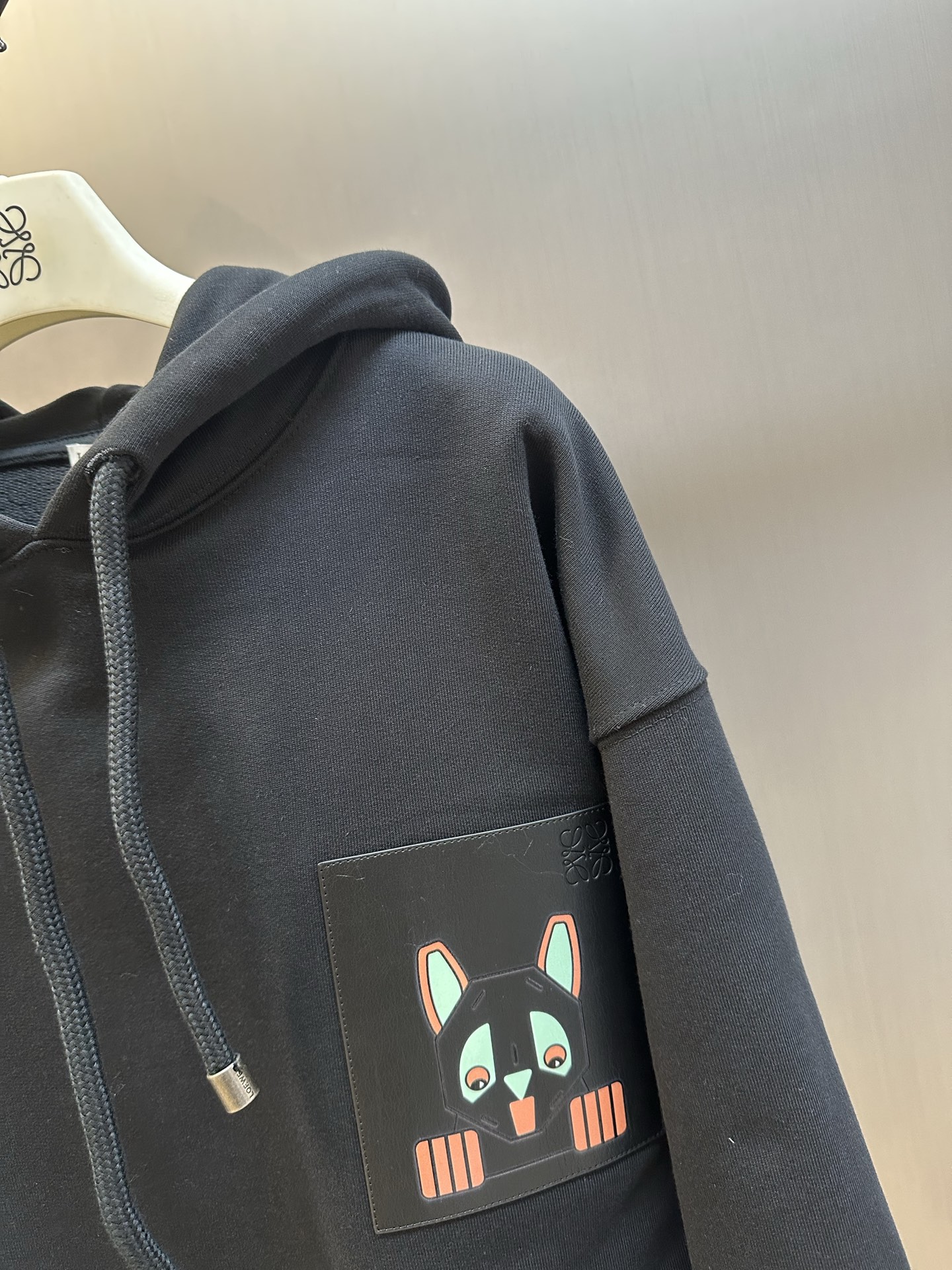 LOEWE Cotton Loose Fit Hooded Sweatshirt in Black  (H526Y25J39-1100）