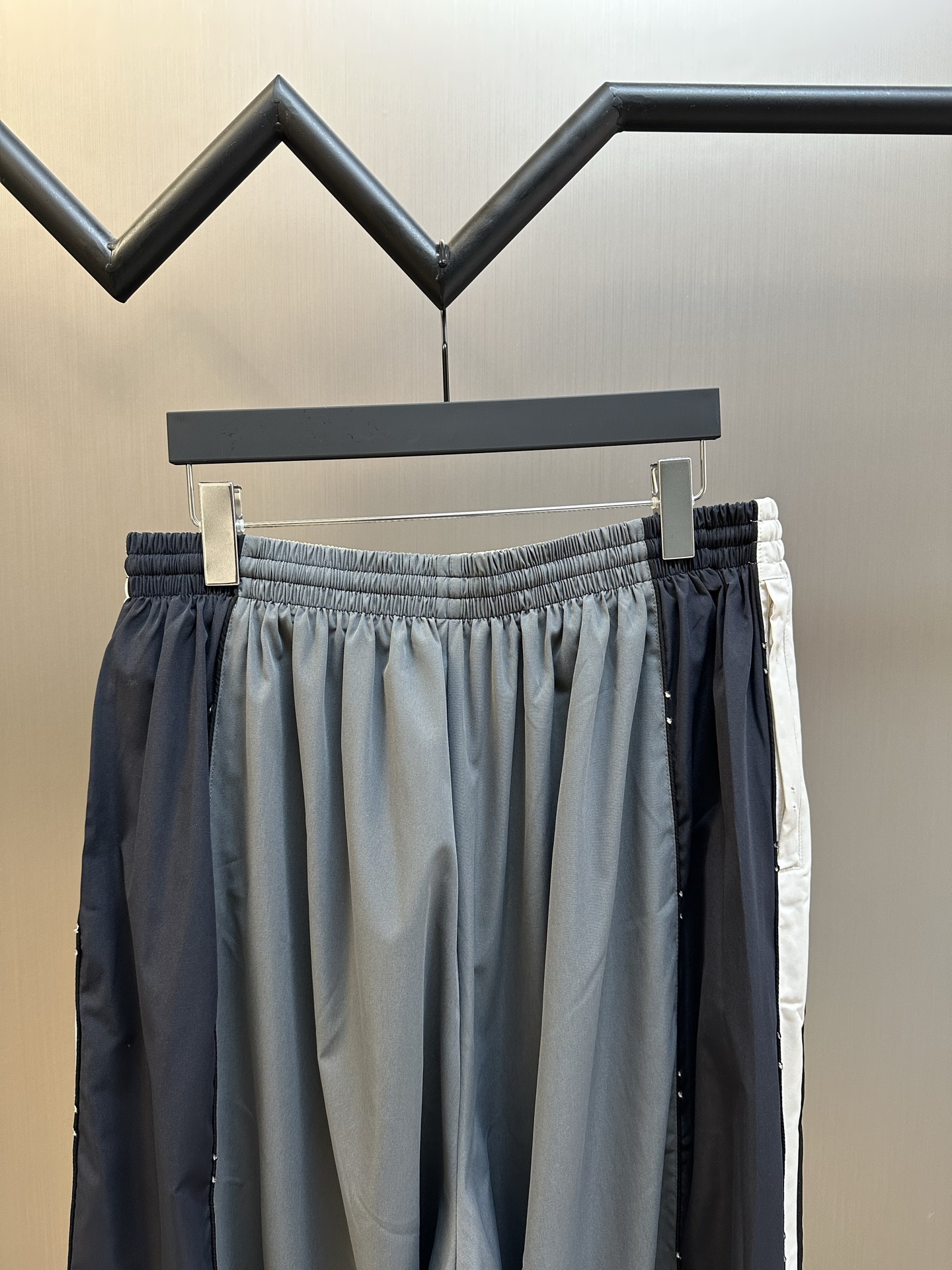 Balenciaga Men's 50/50 Tracksuit Pants in White/grey（831393TRO319000）