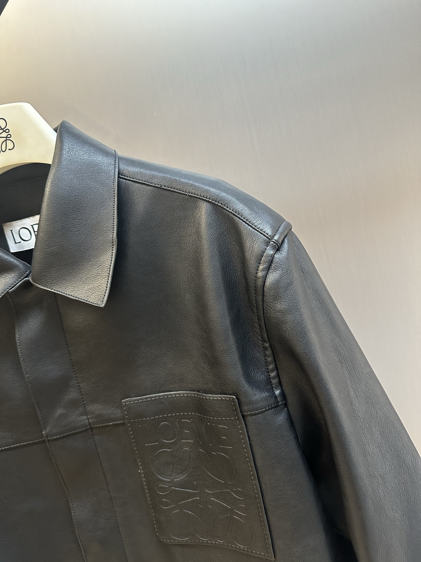 Loewe leather shirt (H526Y34L13-1100）