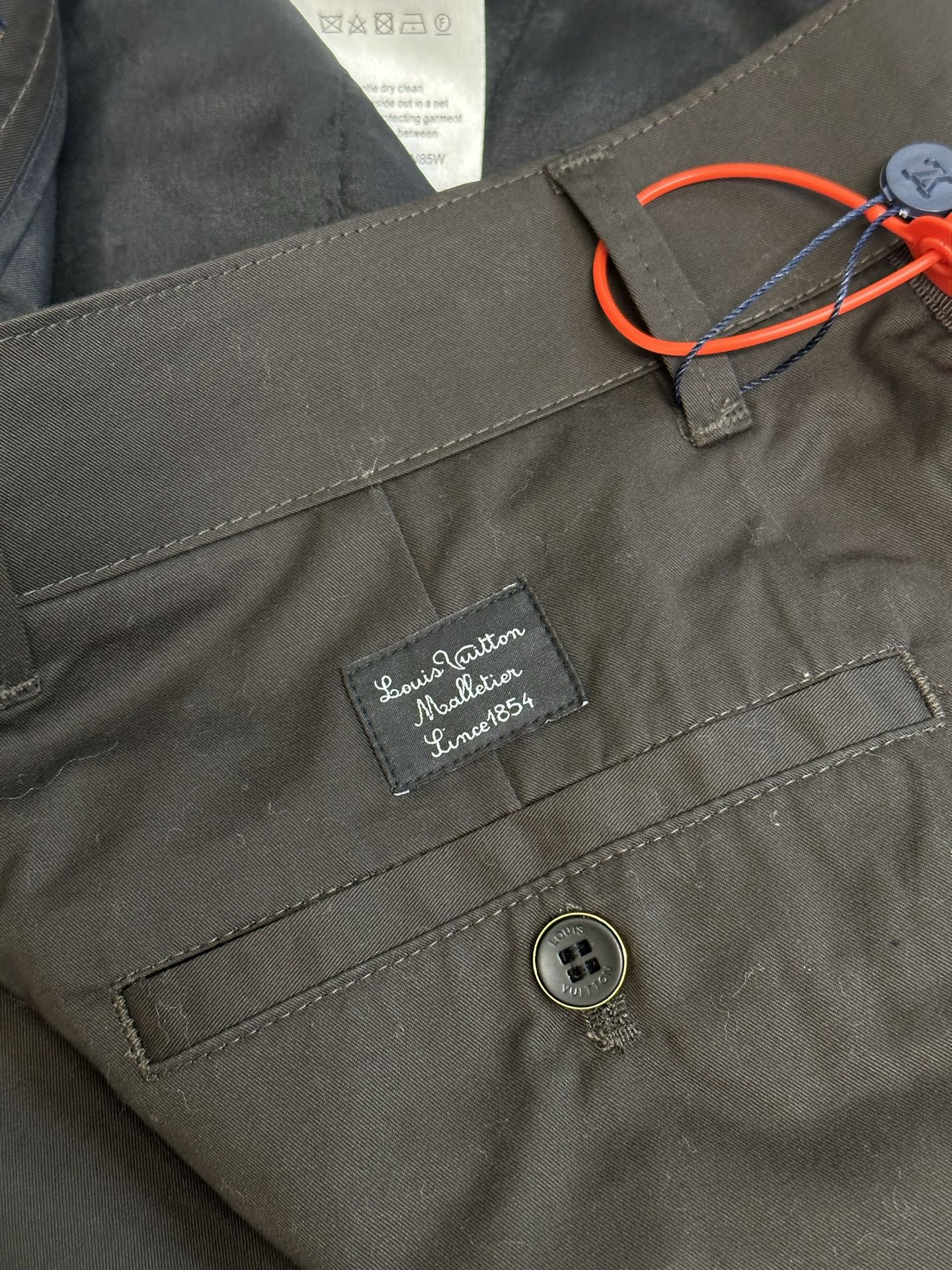 Louis Vuitton LV Cropped Chino Pants（1AIK17）
