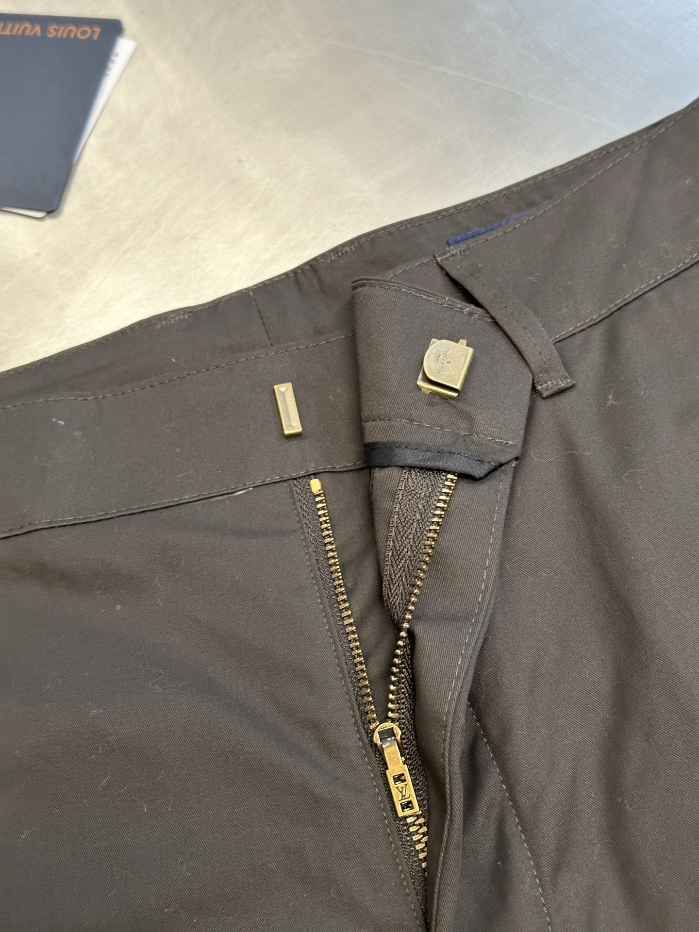 Louis Vuitton LV Cropped Chino Pants（1AIK17）