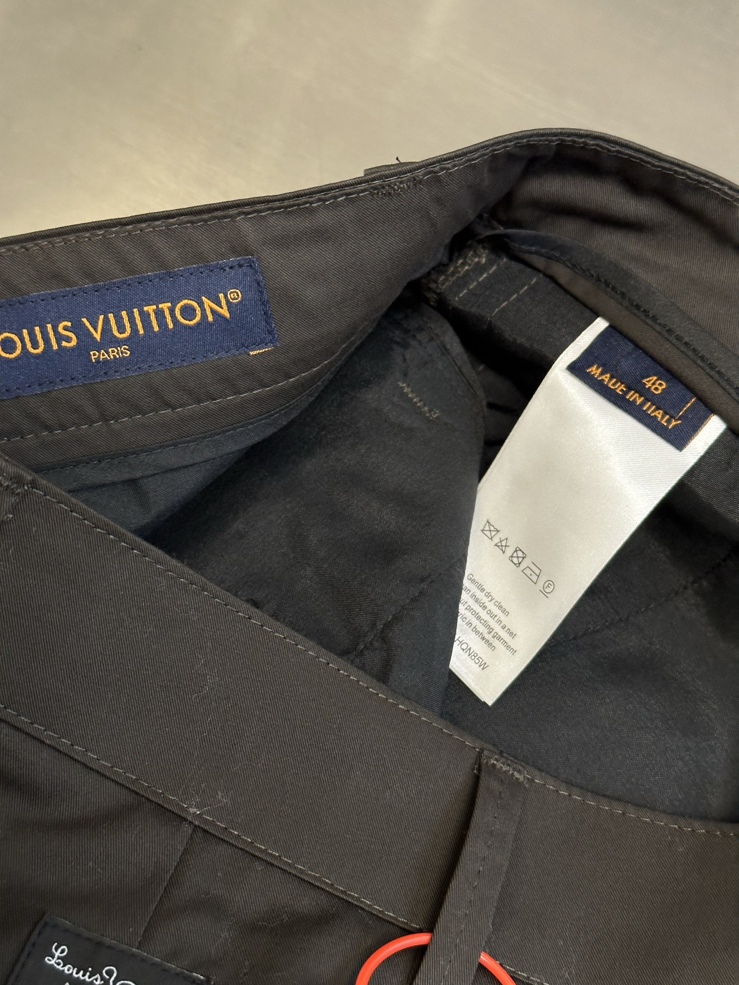 Louis Vuitton LV Cropped Chino Pants（1AIK17）