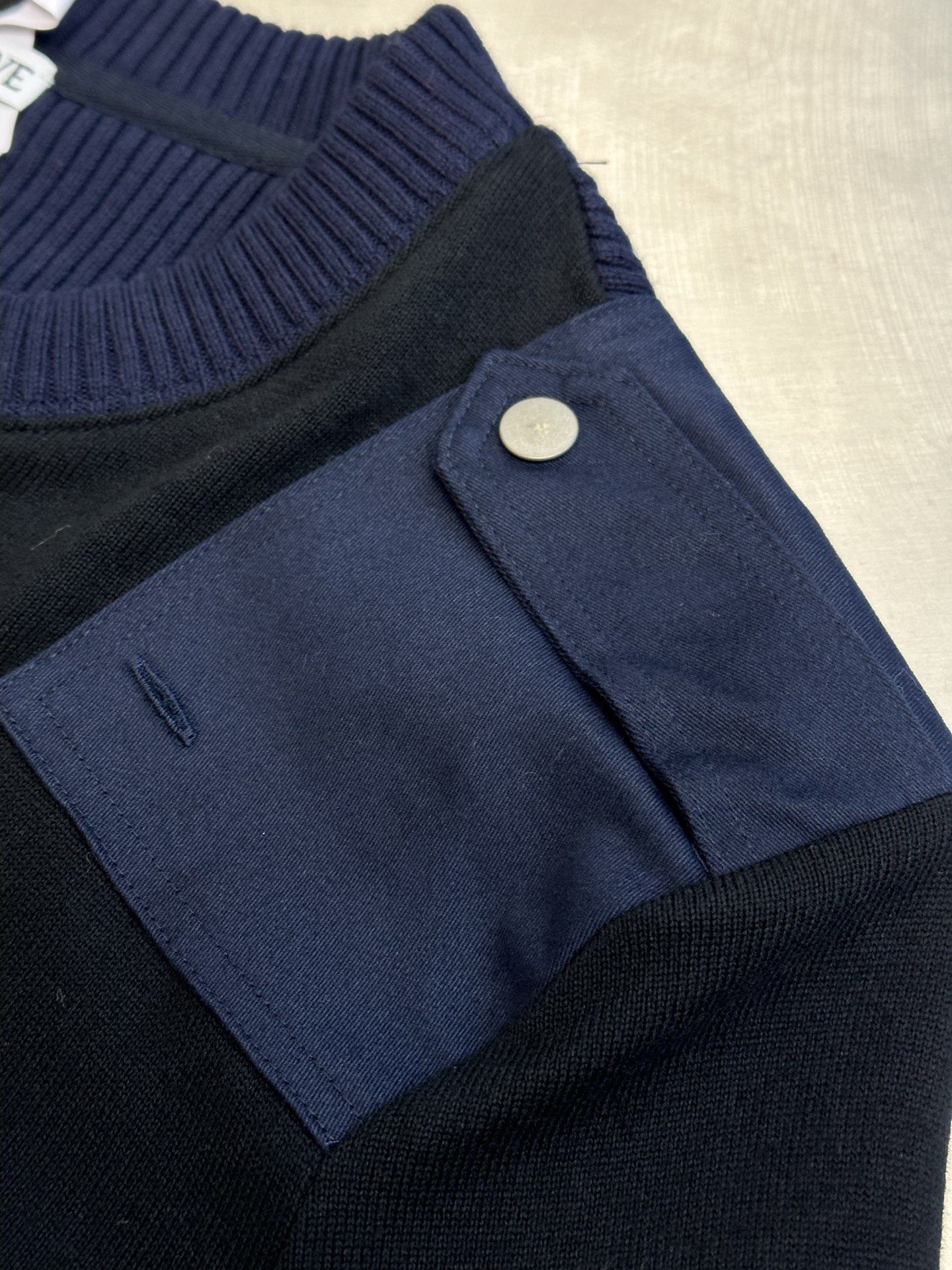 LOEWE cotton blend long-sleeved top (H526Y23X95-6817）