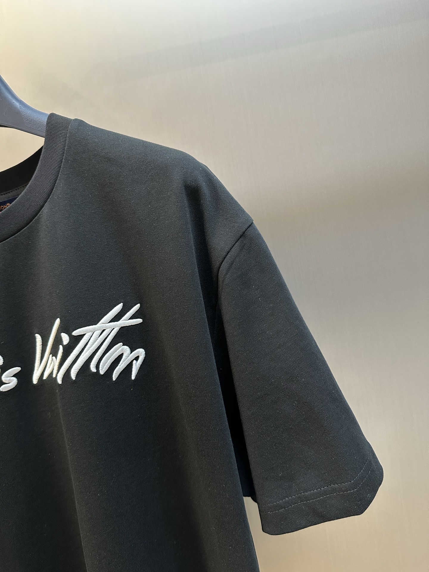 Louis Vuitton Cursive Signature T-shirt（1AII24）